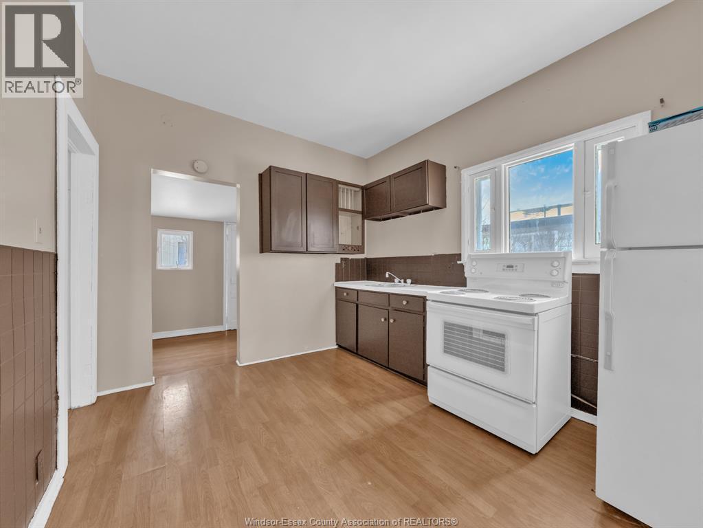 944 Maisonville, Windsor, ON - Indoor Photo Showing Kitchen