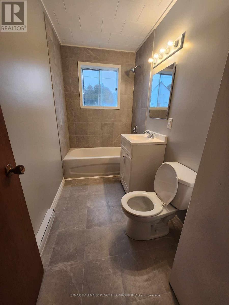 332 Champlain Road, Penetanguishene, ON - Indoor Photo Showing Bathroom