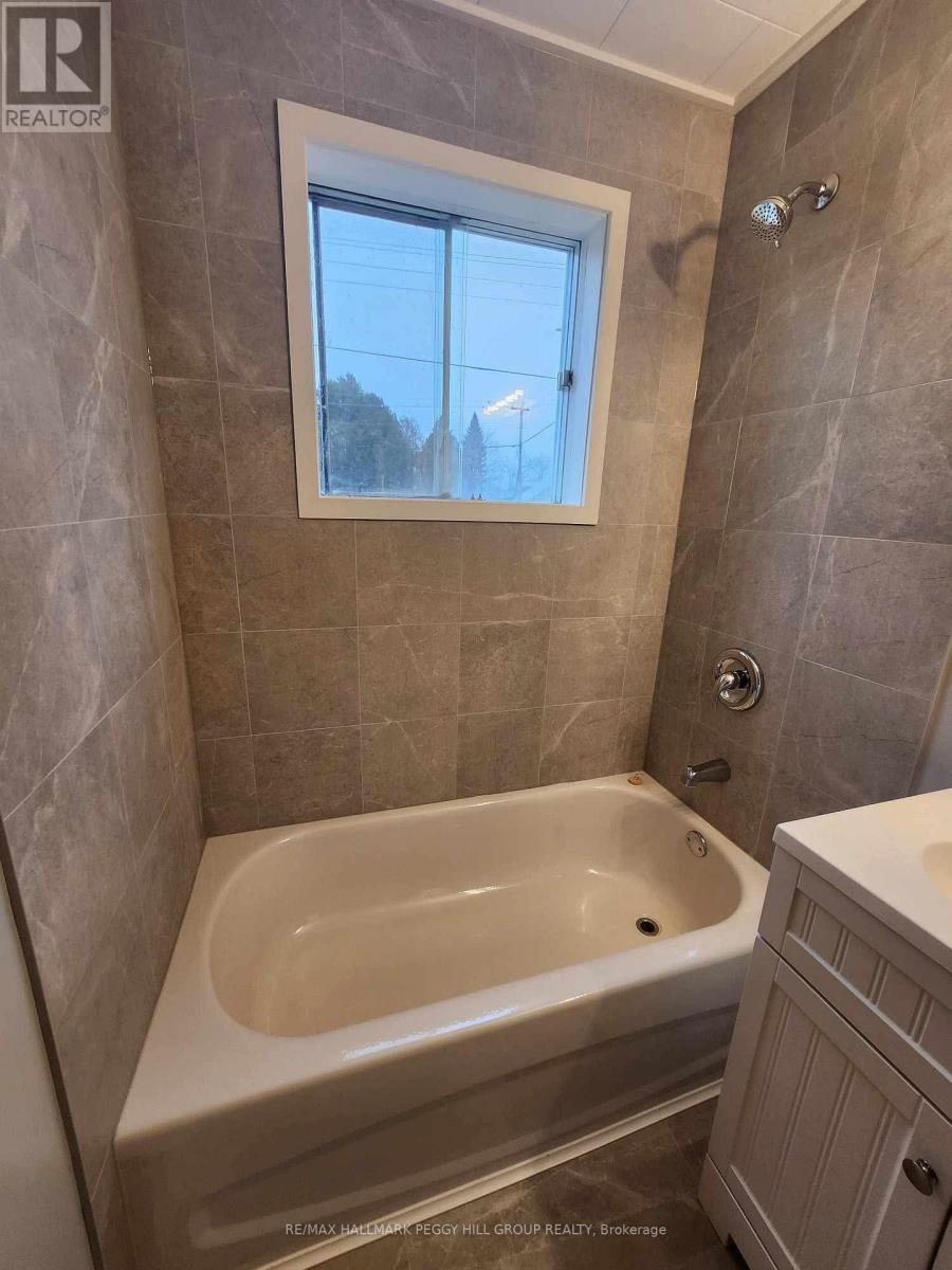 332 Champlain Road, Penetanguishene, ON - Indoor Photo Showing Bathroom