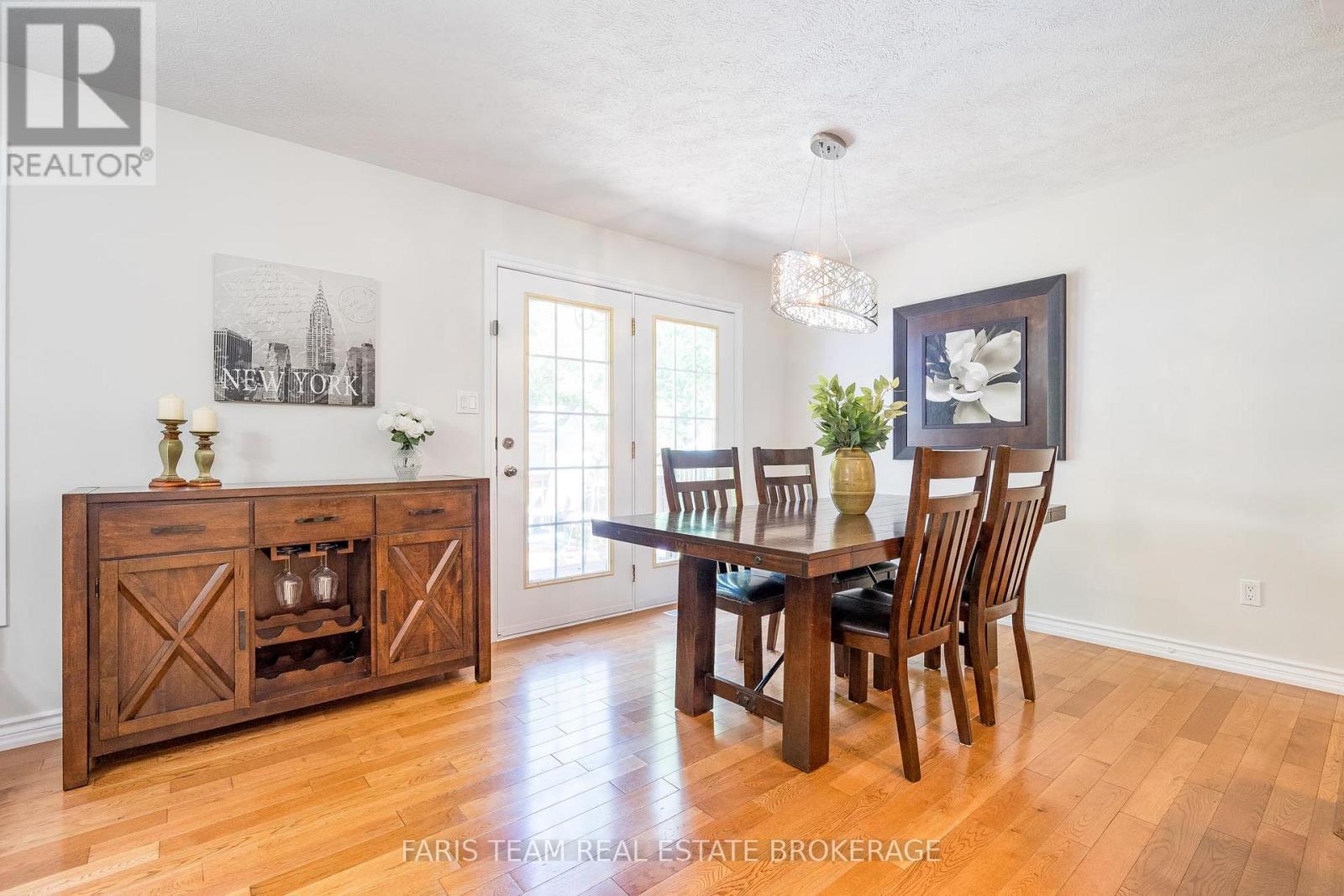 21 Maryjane Road, Tiny, ON - Indoor Photo Showing Dining Room