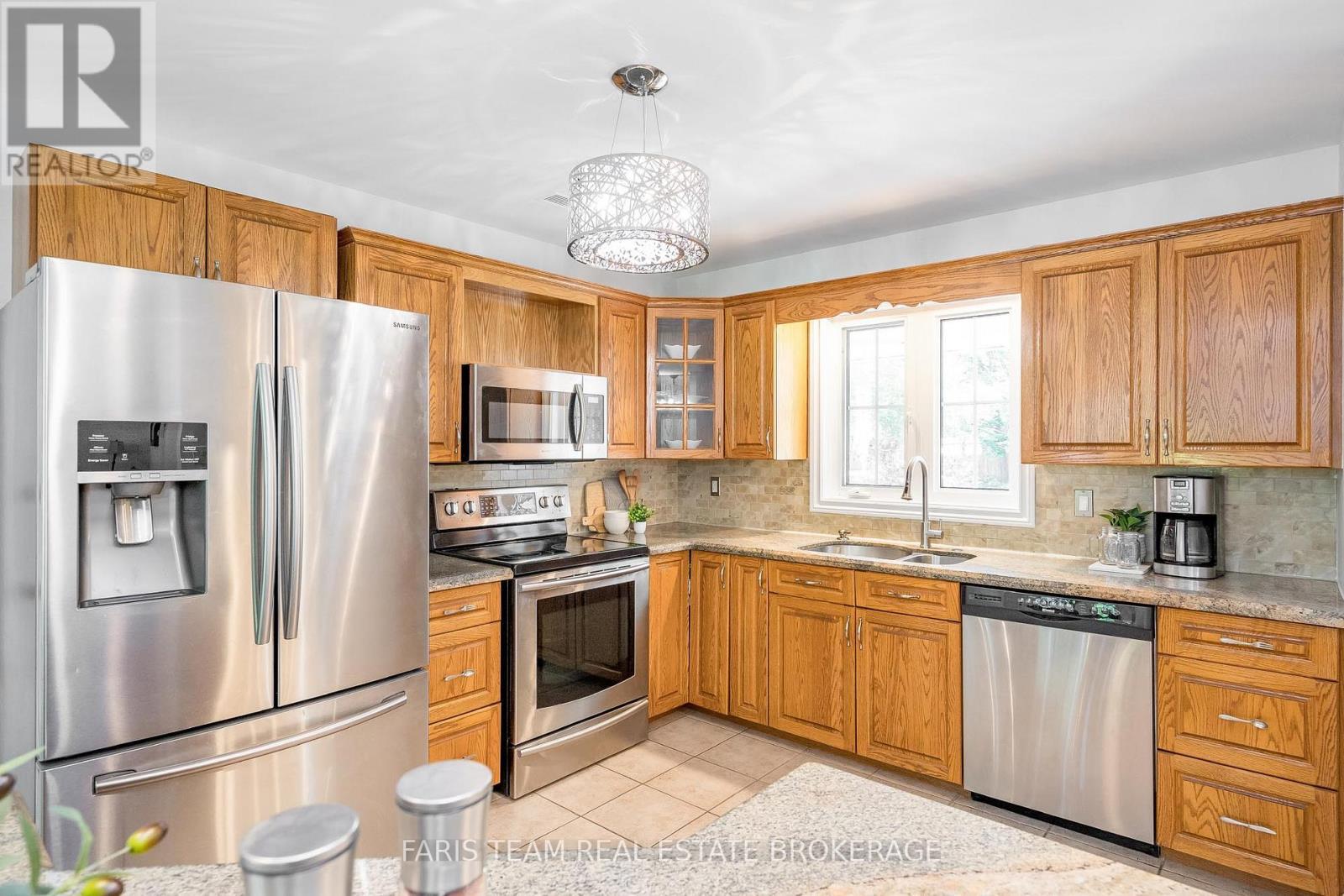 21 Maryjane Road, Tiny, ON - Indoor Photo Showing Kitchen With Double Sink