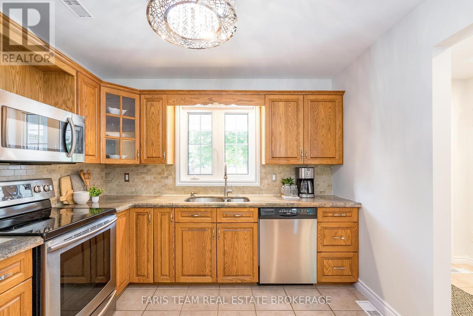 21 Maryjane Road, Tiny, ON - Indoor Photo Showing Kitchen With Double Sink