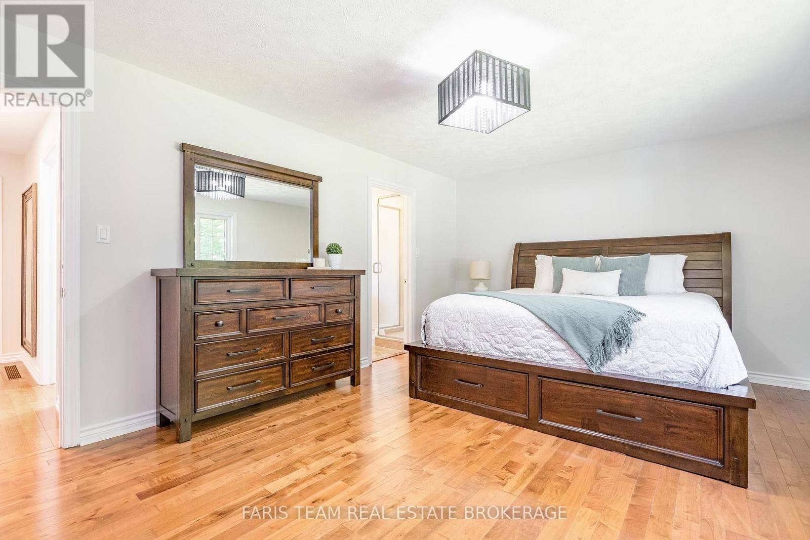 21 Maryjane Road, Tiny, ON - Indoor Photo Showing Bedroom