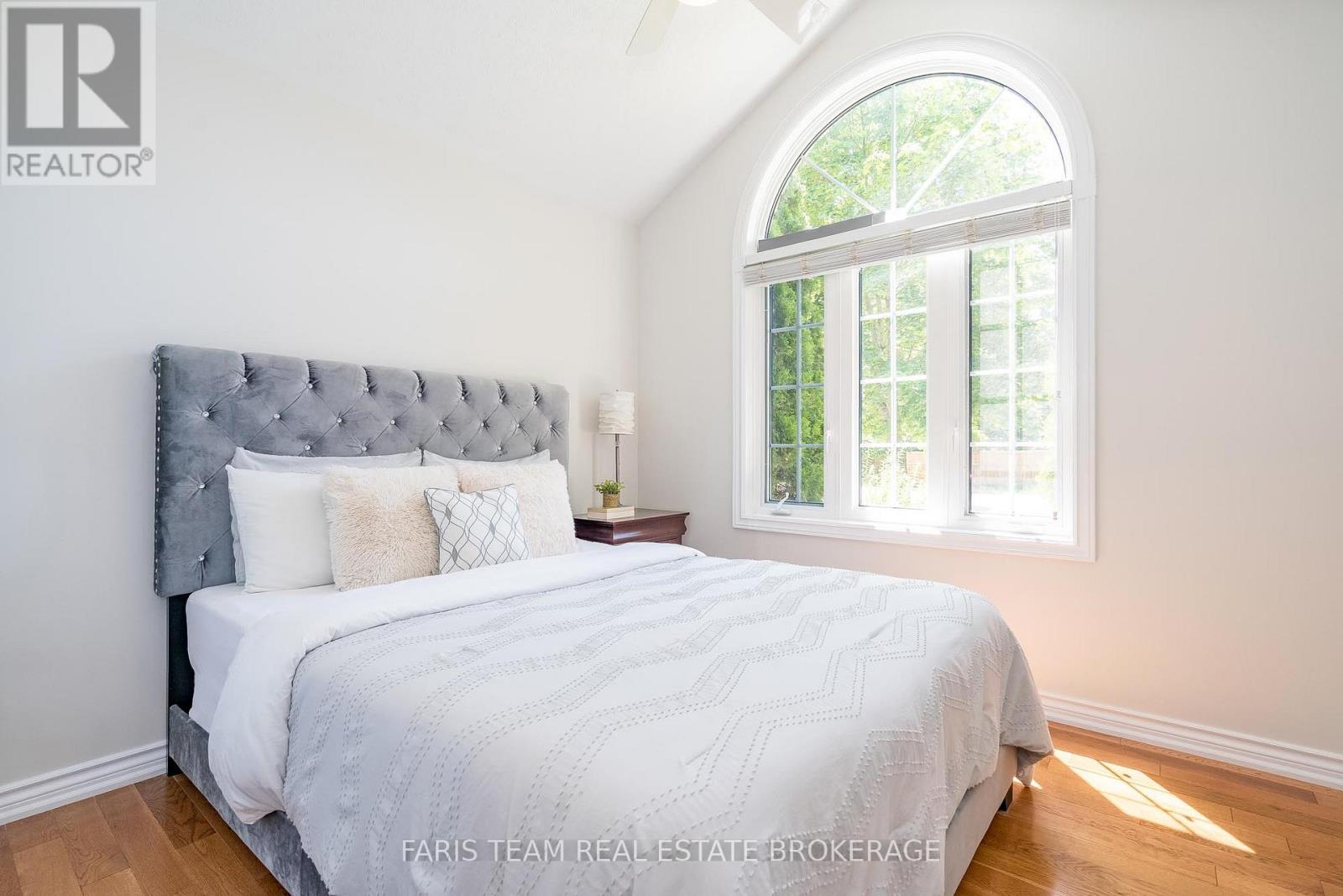21 Maryjane Road, Tiny, ON - Indoor Photo Showing Bedroom