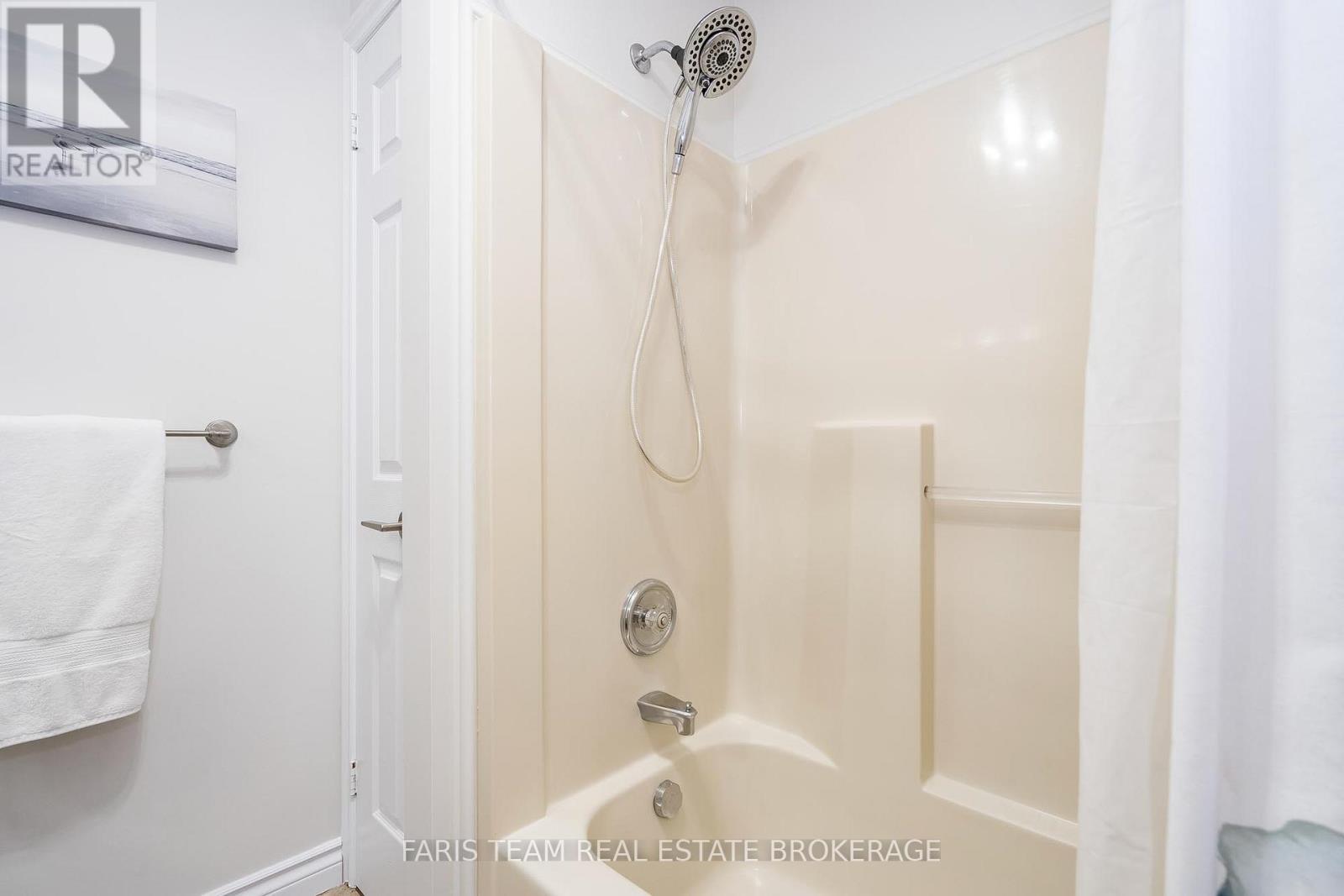 21 Maryjane Road, Tiny, ON - Indoor Photo Showing Bathroom