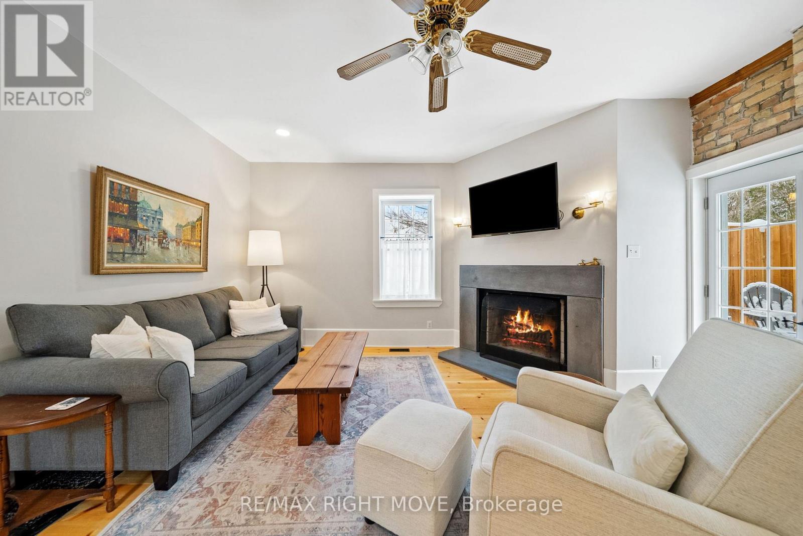 27 Durham St Street, Grey Highlands, ON - Indoor Photo Showing Living Room With Fireplace