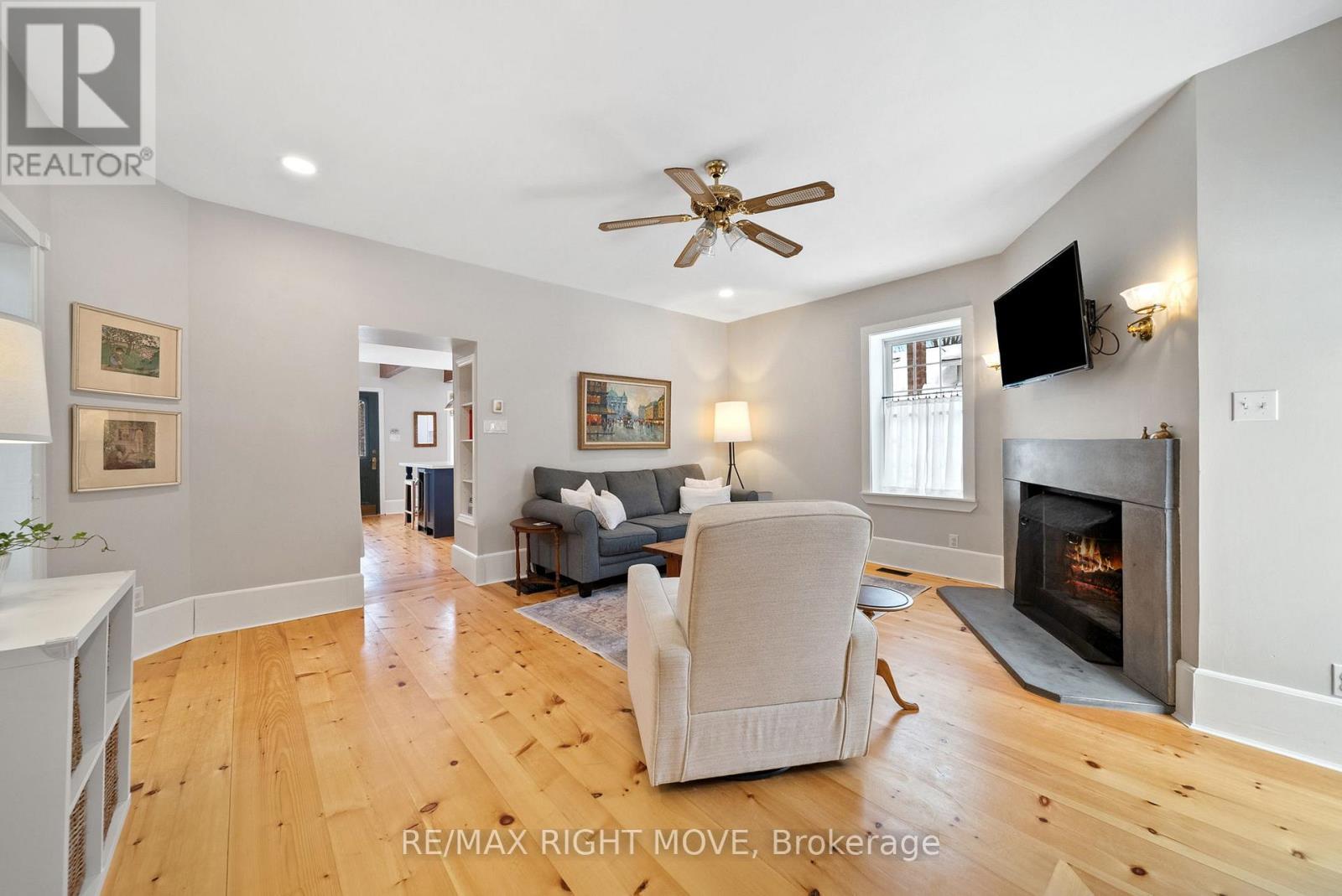 27 Durham St Street, Grey Highlands, ON - Indoor Photo Showing Living Room With Fireplace
