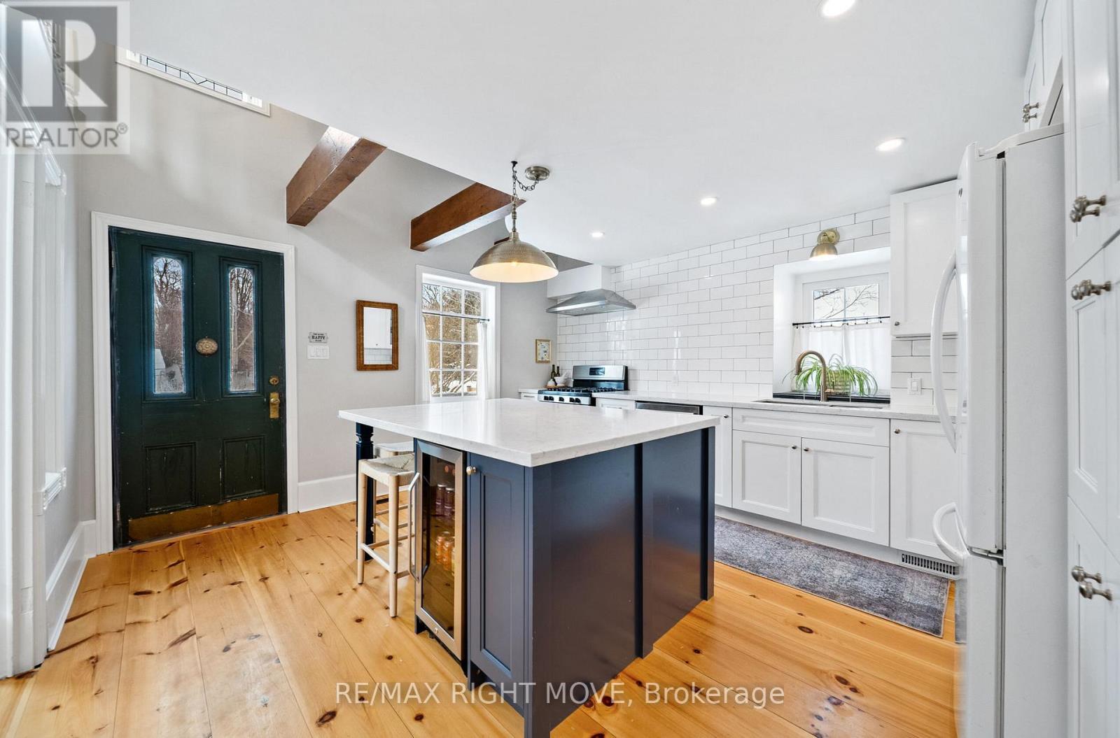 27 Durham St Street, Grey Highlands, ON - Indoor Photo Showing Other Room