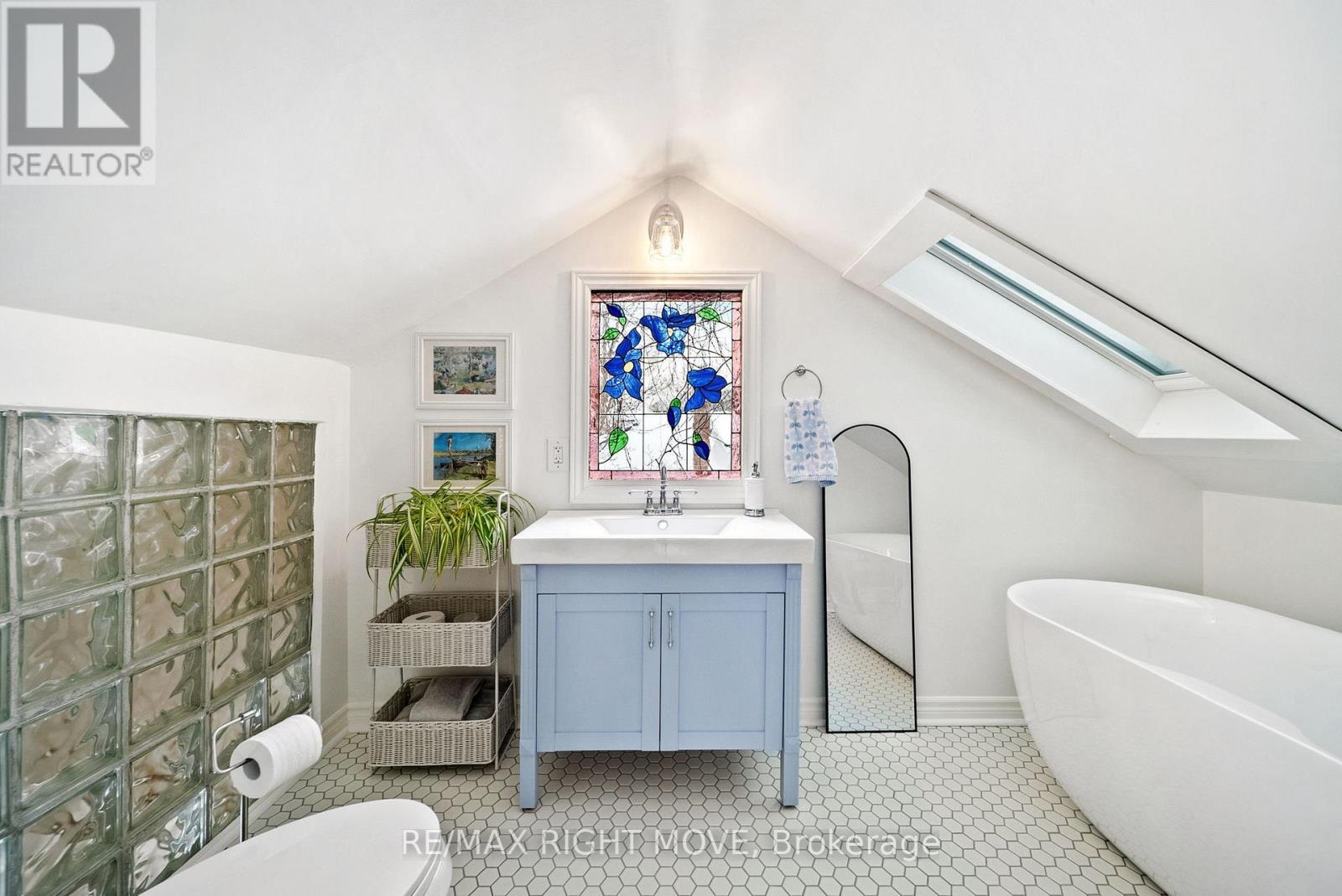 27 Durham St Street, Grey Highlands, ON - Indoor Photo Showing Bathroom