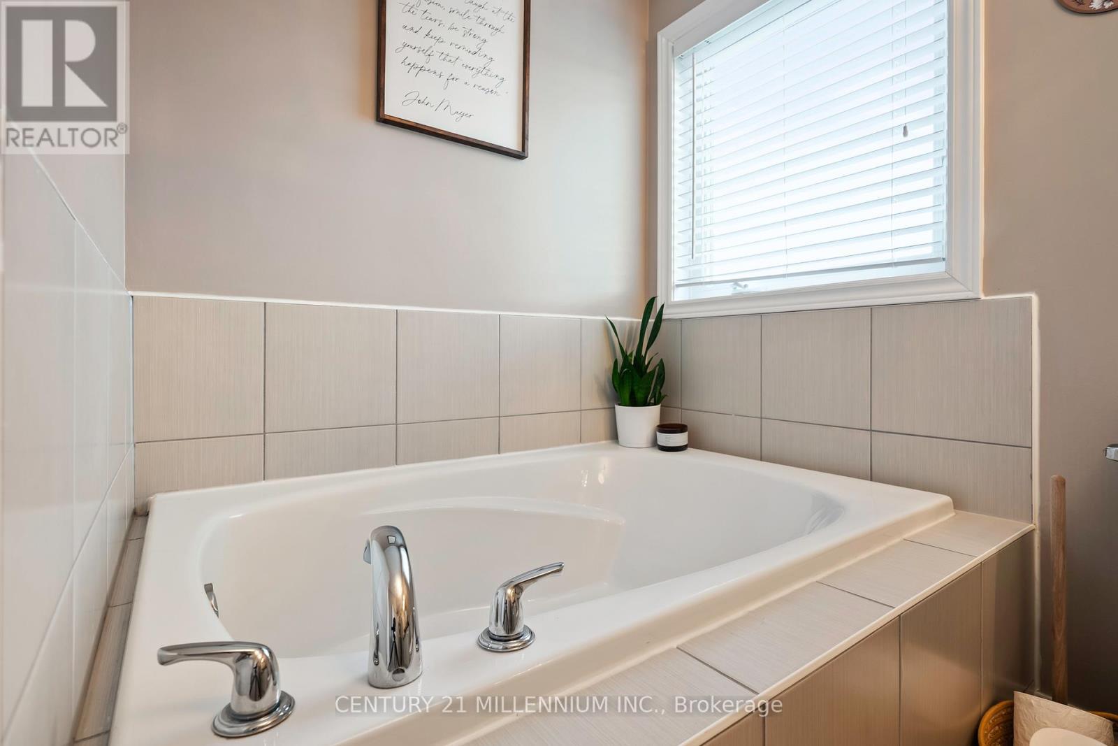 521 Brett Street, Shelburne, ON - Indoor Photo Showing Bathroom