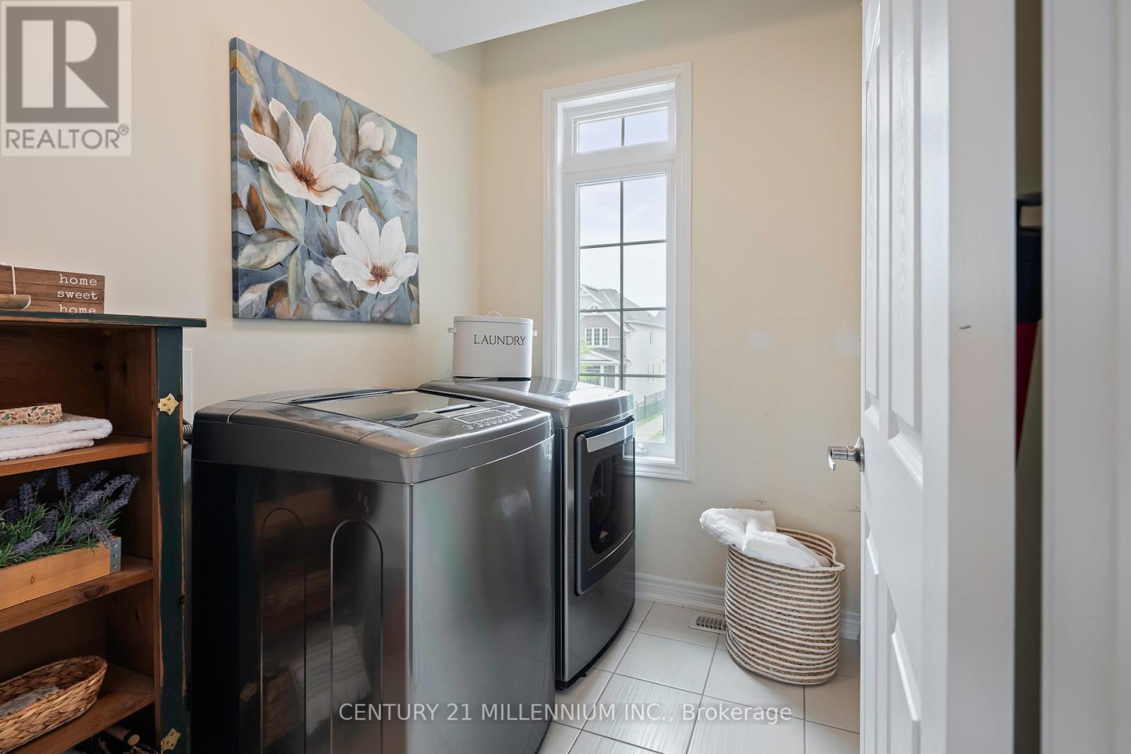 521 Brett Street, Shelburne, ON - Indoor Photo Showing Laundry Room