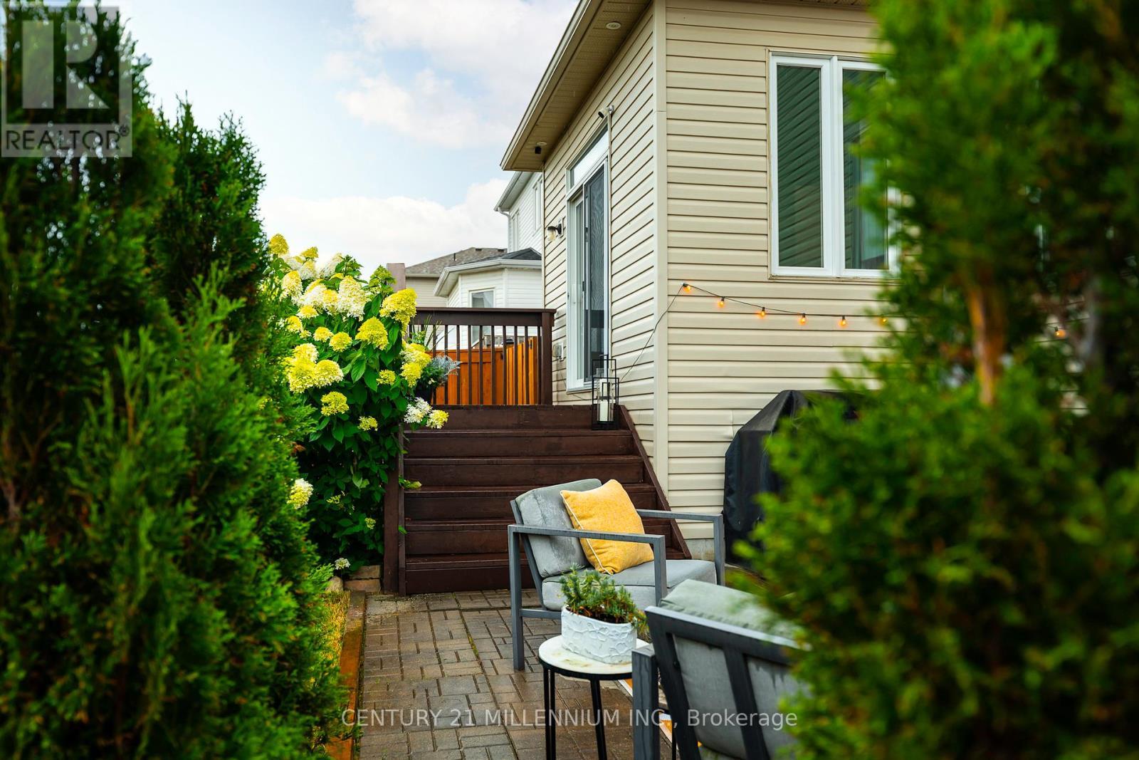 521 Brett Street, Shelburne, ON - Outdoor With Exterior