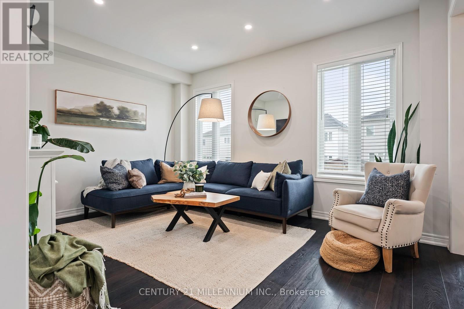 521 Brett Street, Shelburne, ON - Indoor Photo Showing Living Room
