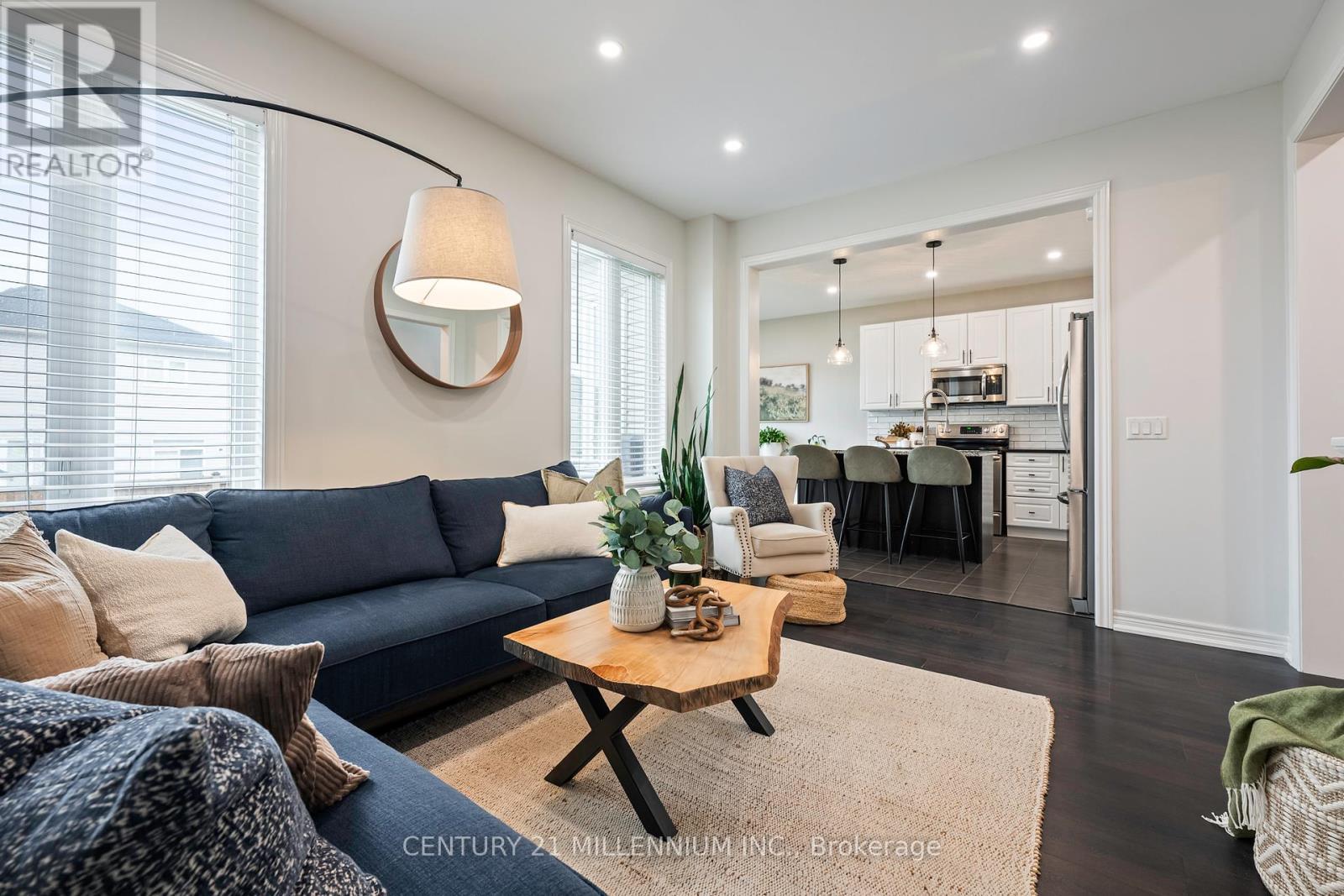 521 Brett Street, Shelburne, ON - Indoor Photo Showing Living Room