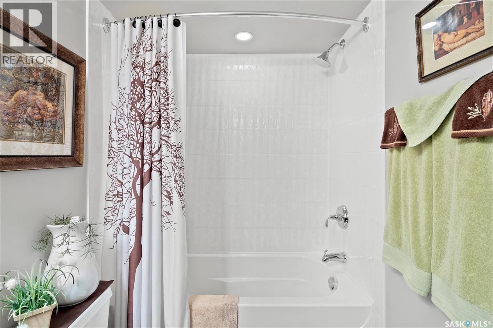 1501 320 5Th Avenue N, Saskatoon, SK - Indoor Photo Showing Bathroom