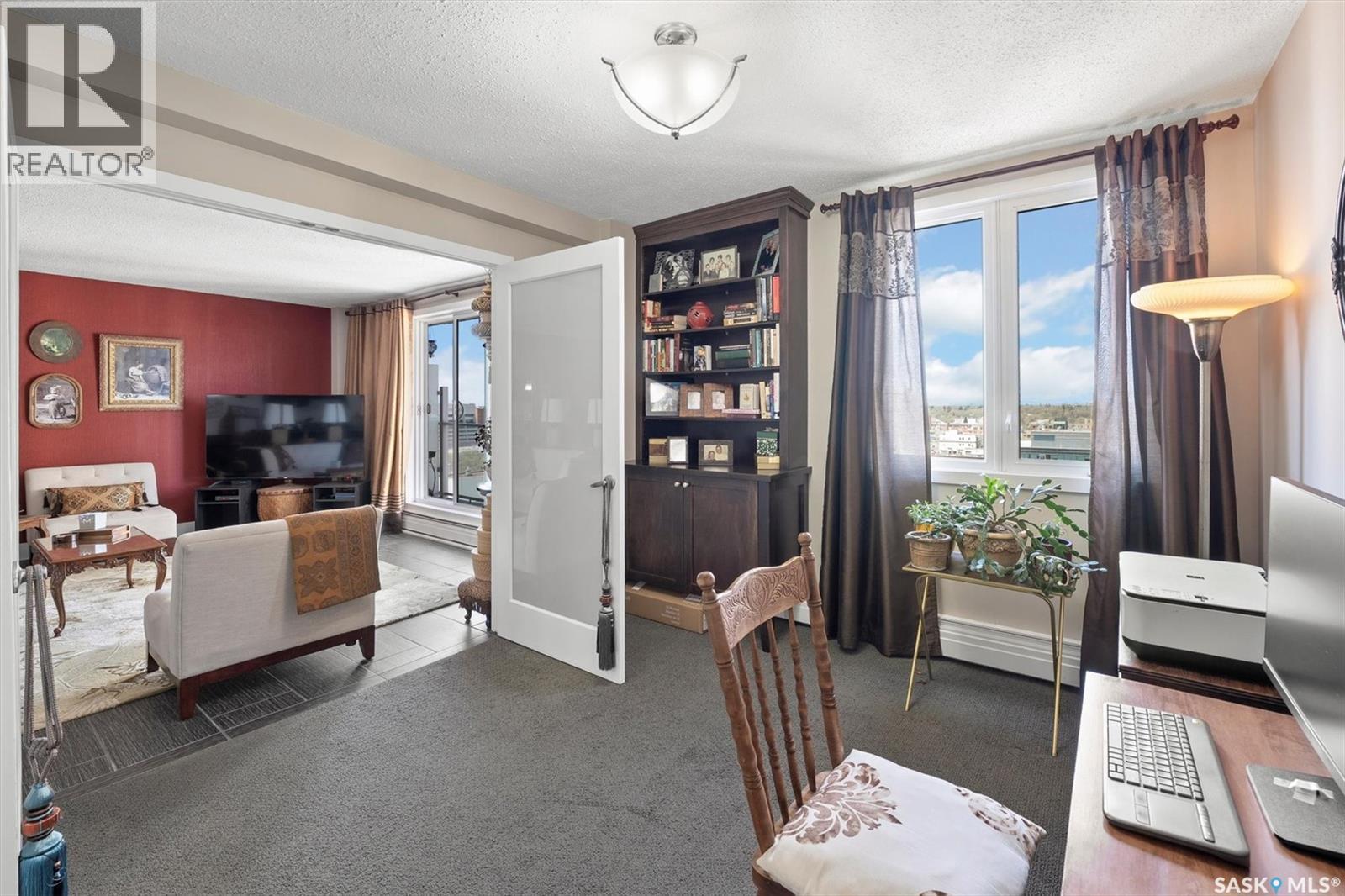 1501 320 5Th Avenue N, Saskatoon, SK - Indoor