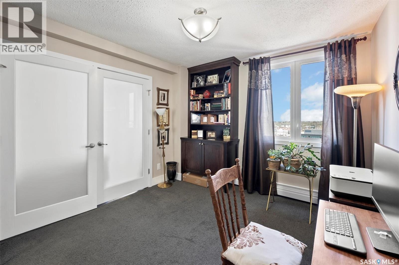 1501 320 5Th Avenue N, Saskatoon, SK - Indoor