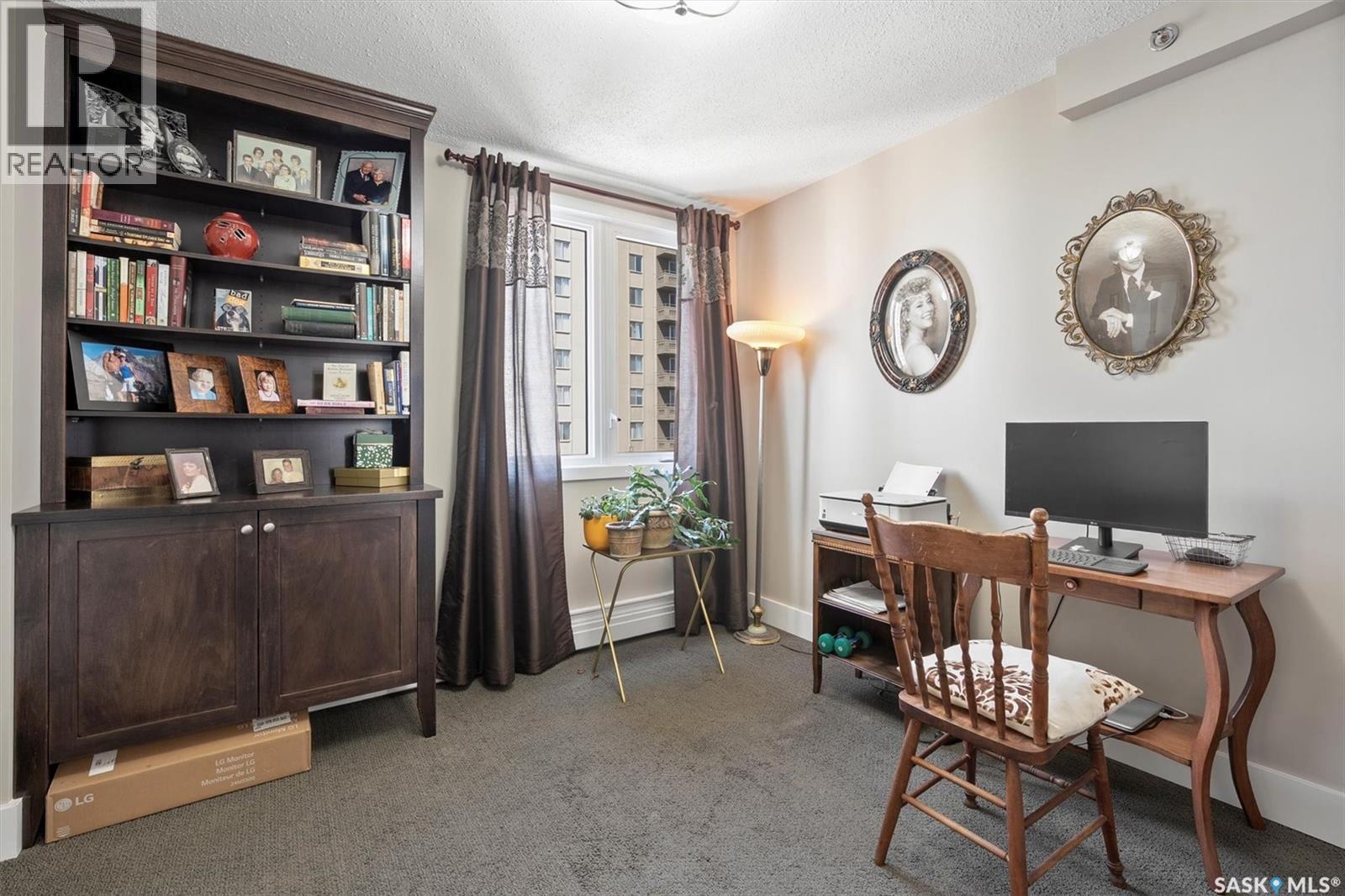 1501 320 5Th Avenue N, Saskatoon, SK - Indoor Photo Showing Office