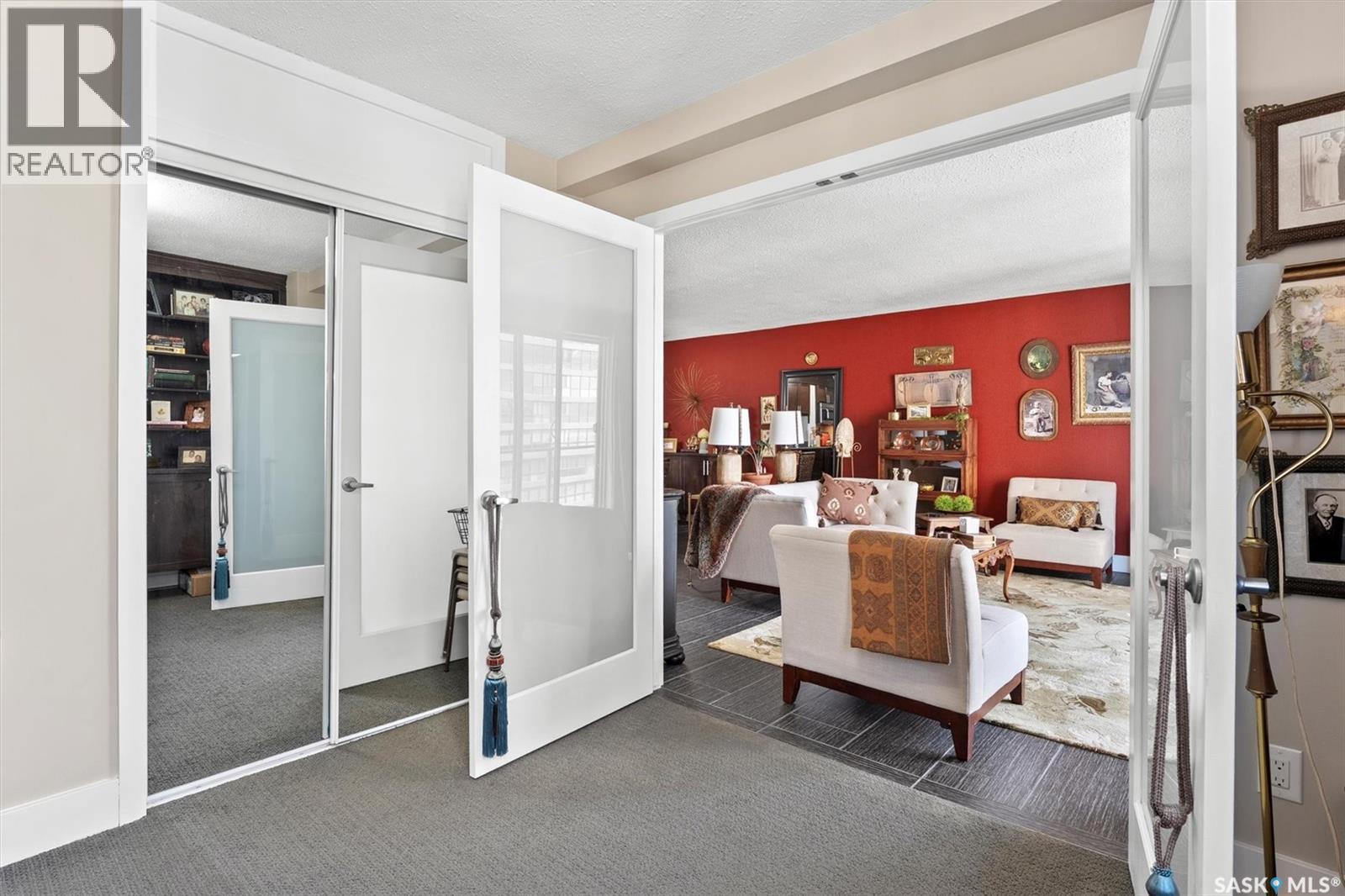 1501 320 5Th Avenue N, Saskatoon, SK - Indoor