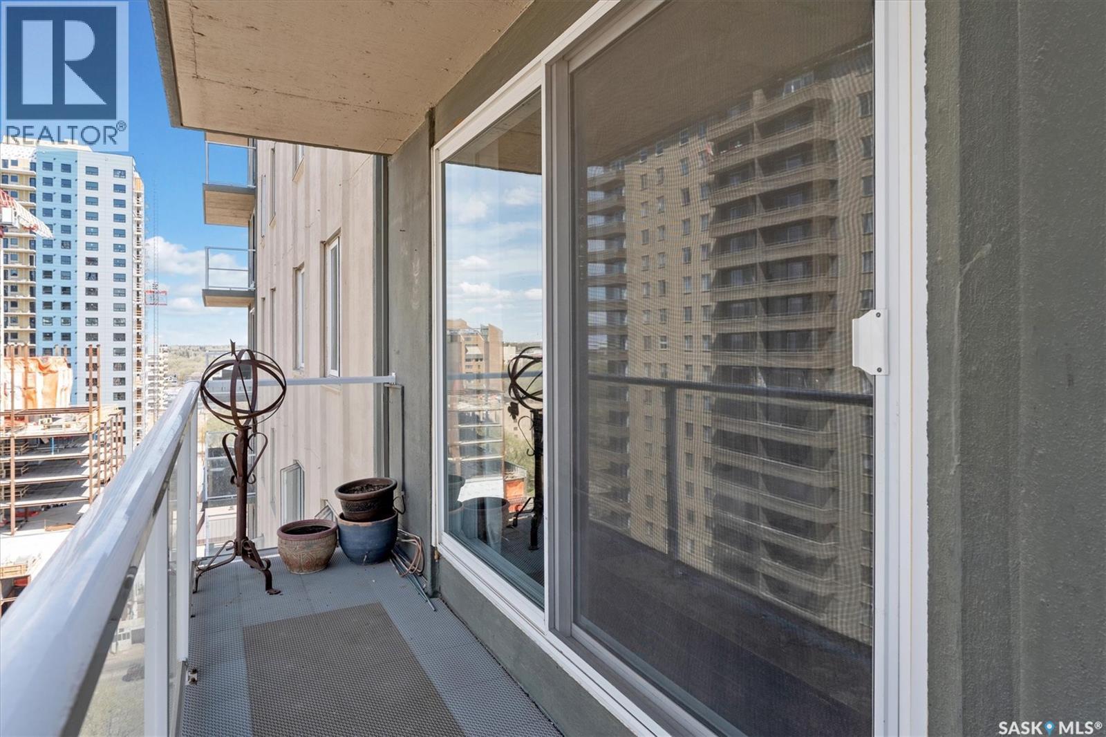 1501 320 5Th Avenue N, Saskatoon, SK - Outdoor With Balcony With Exterior