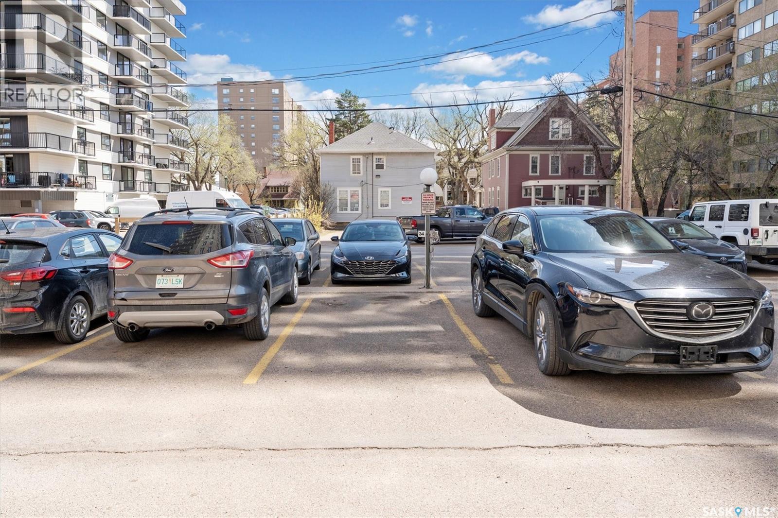 1501 320 5Th Avenue N, Saskatoon, SK - Outdoor