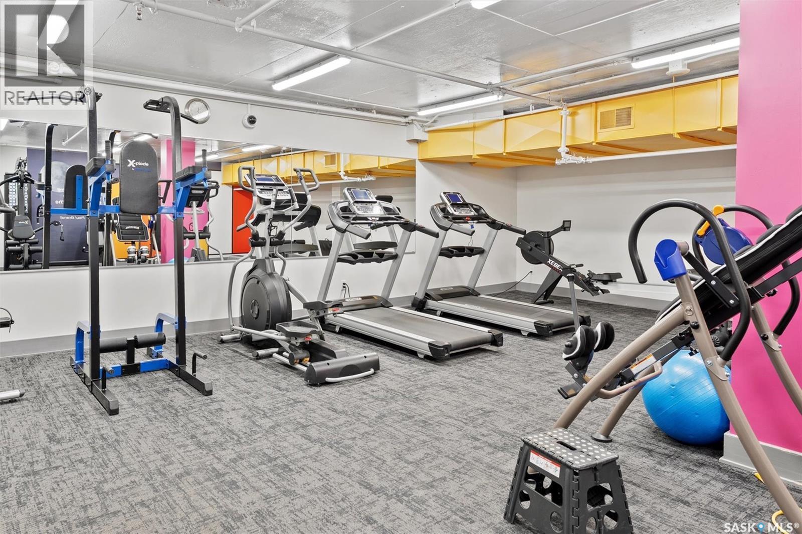 1501 320 5Th Avenue N, Saskatoon, SK - Indoor Photo Showing Gym Room