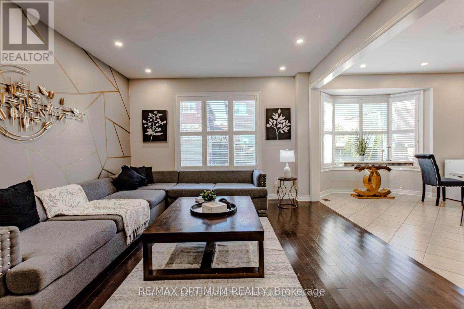 150 Lloyd Sanderson Drive, Brampton, ON - Indoor Photo Showing Living Room