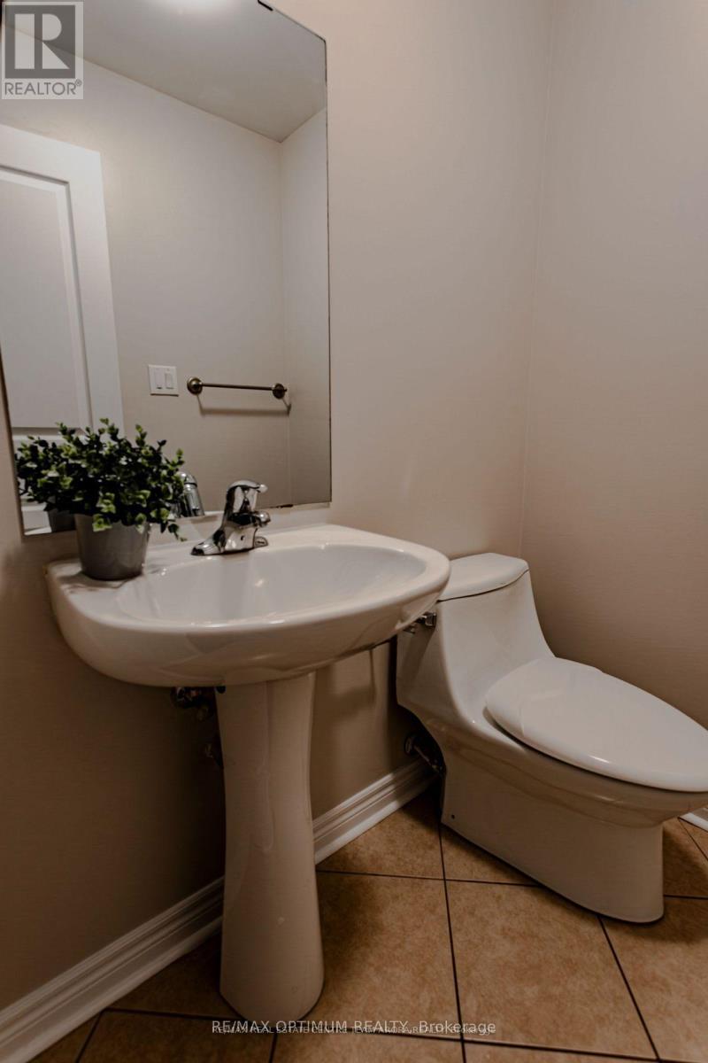 150 Lloyd Sanderson Drive, Brampton, ON - Indoor Photo Showing Bathroom
