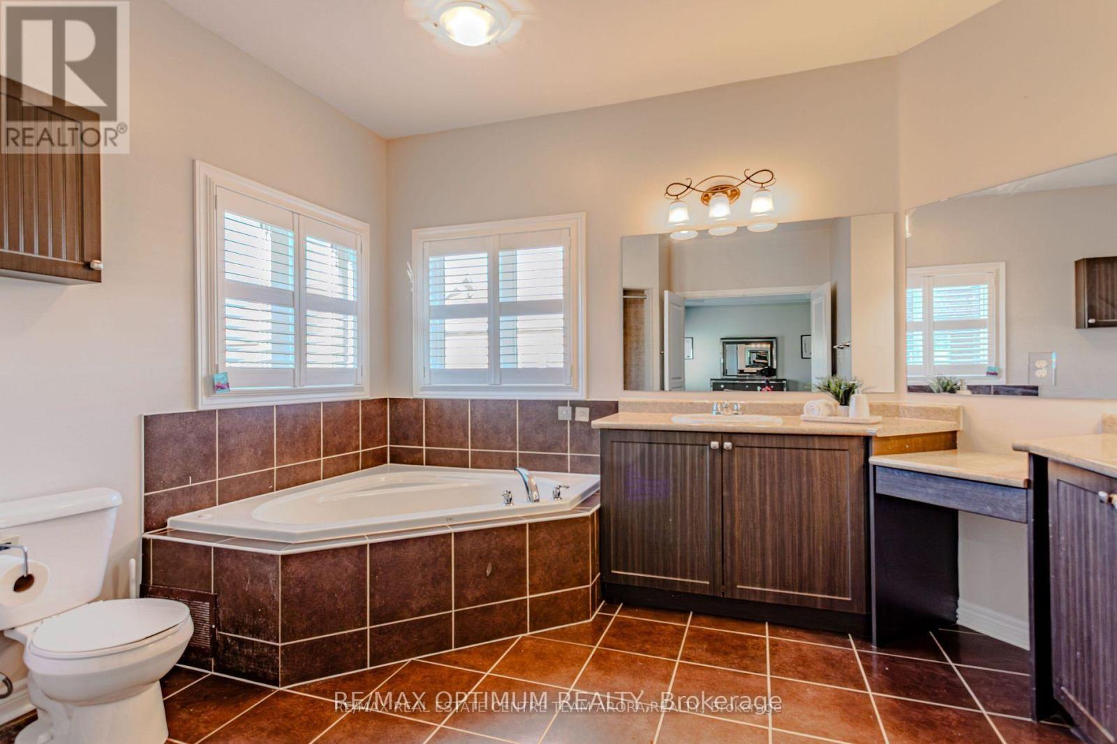 150 Lloyd Sanderson Drive, Brampton, ON - Indoor Photo Showing Bathroom