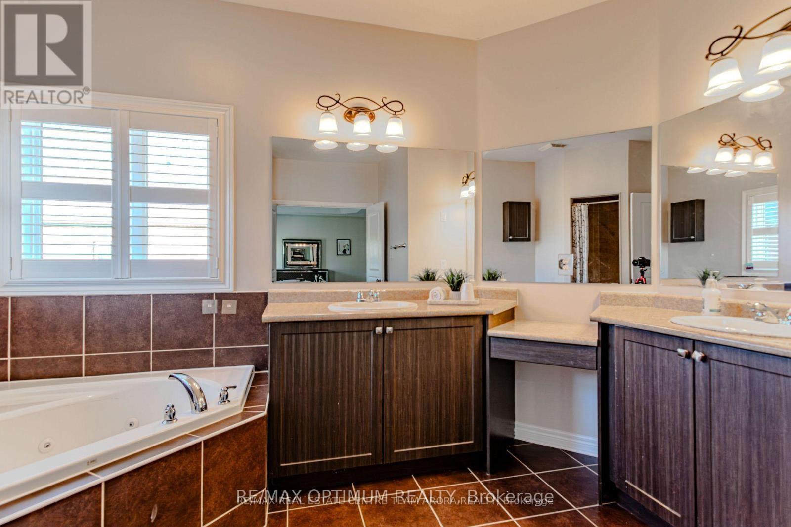 150 Lloyd Sanderson Drive, Brampton, ON - Indoor Photo Showing Bathroom