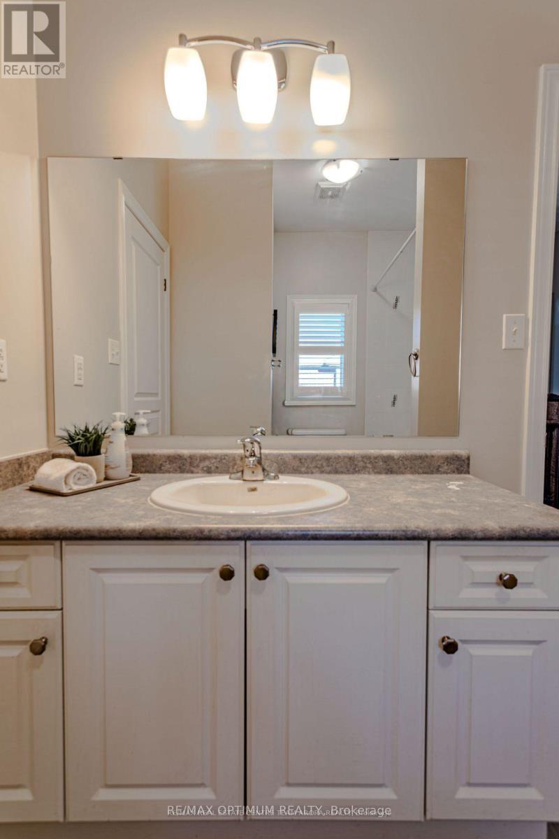 150 Lloyd Sanderson Drive, Brampton, ON - Indoor Photo Showing Bathroom
