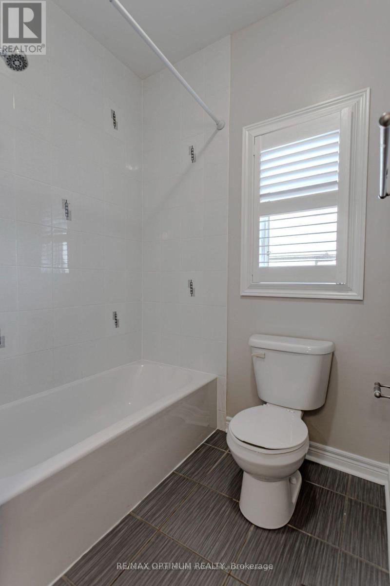 150 Lloyd Sanderson Drive, Brampton, ON - Indoor Photo Showing Bathroom