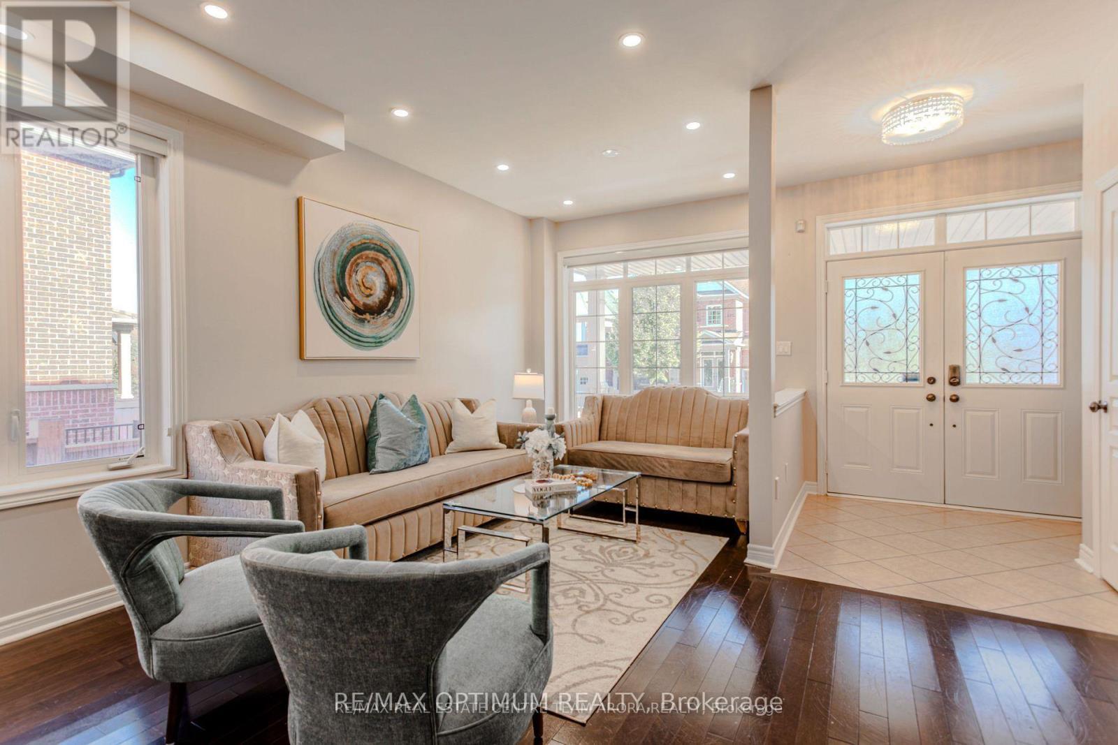150 Lloyd Sanderson Drive, Brampton, ON - Indoor Photo Showing Living Room