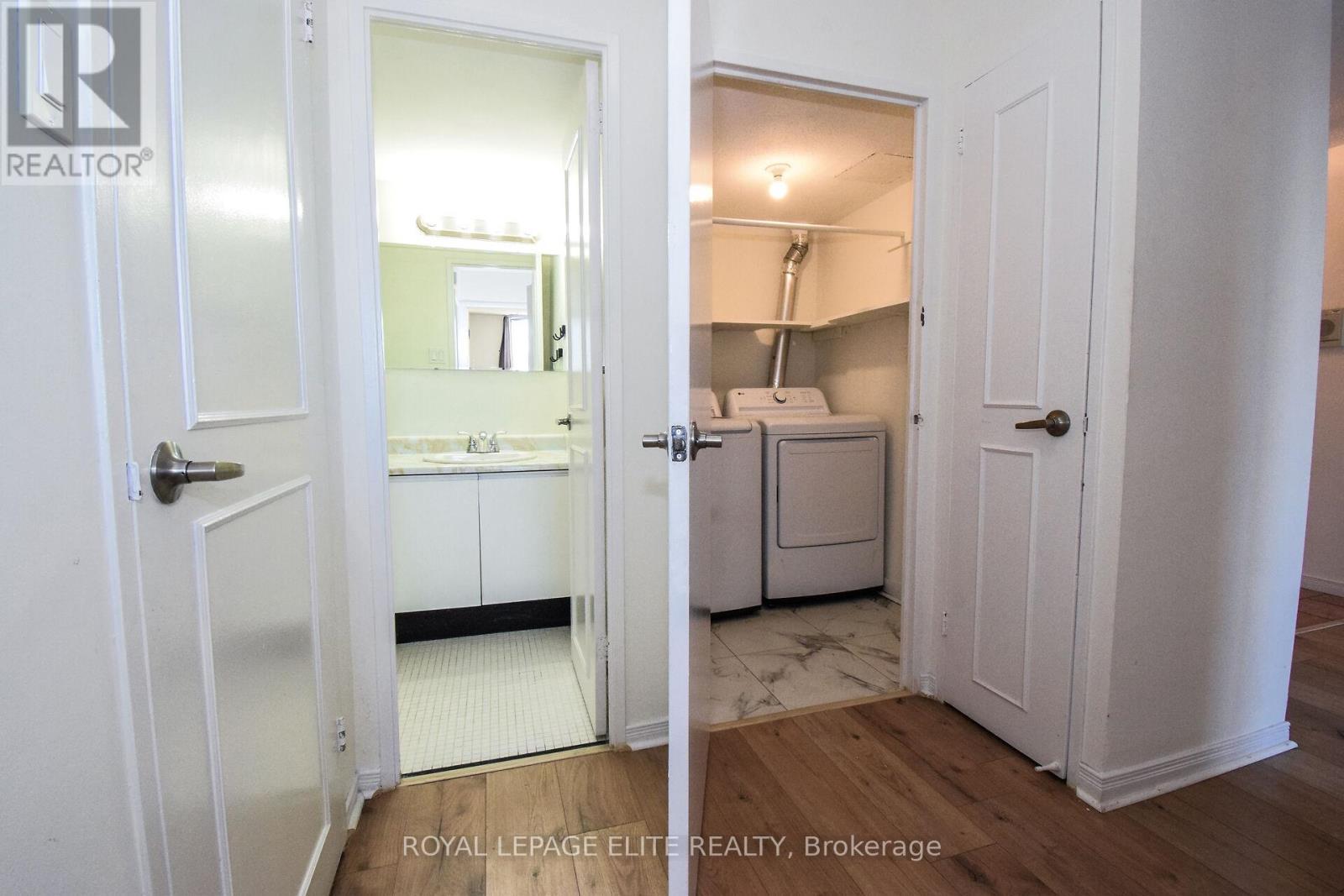 302 - 362 The East Mall W, Toronto, ON - Indoor Photo Showing Laundry Room