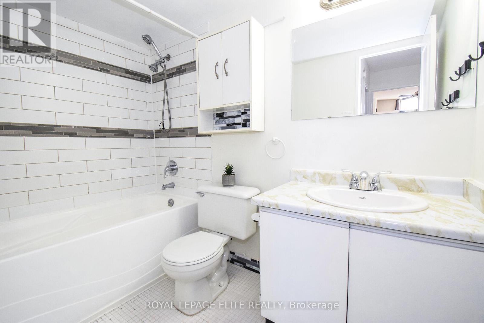 302 - 362 The East Mall W, Toronto, ON - Indoor Photo Showing Bathroom