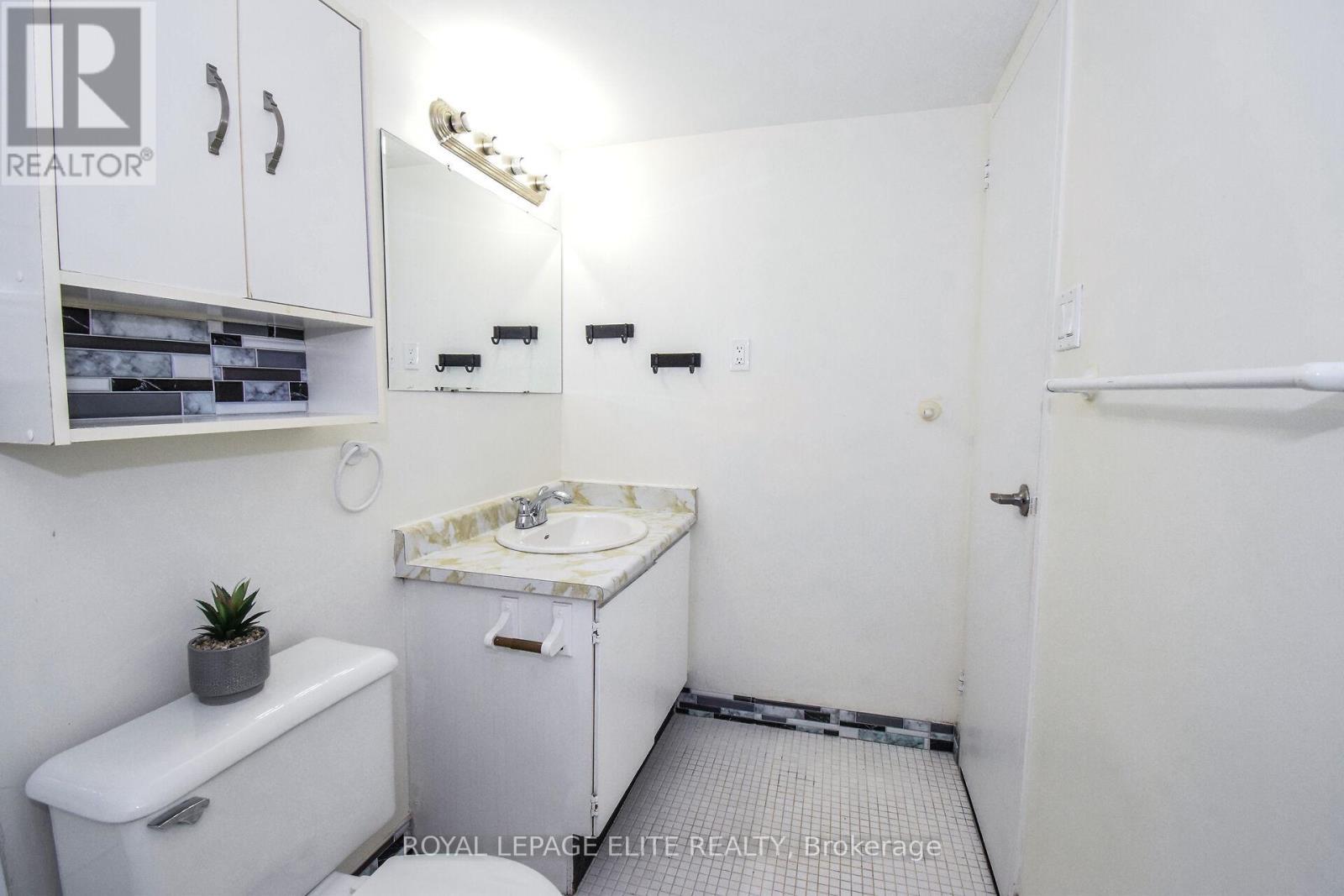 302 - 362 The East Mall W, Toronto, ON - Indoor Photo Showing Bathroom