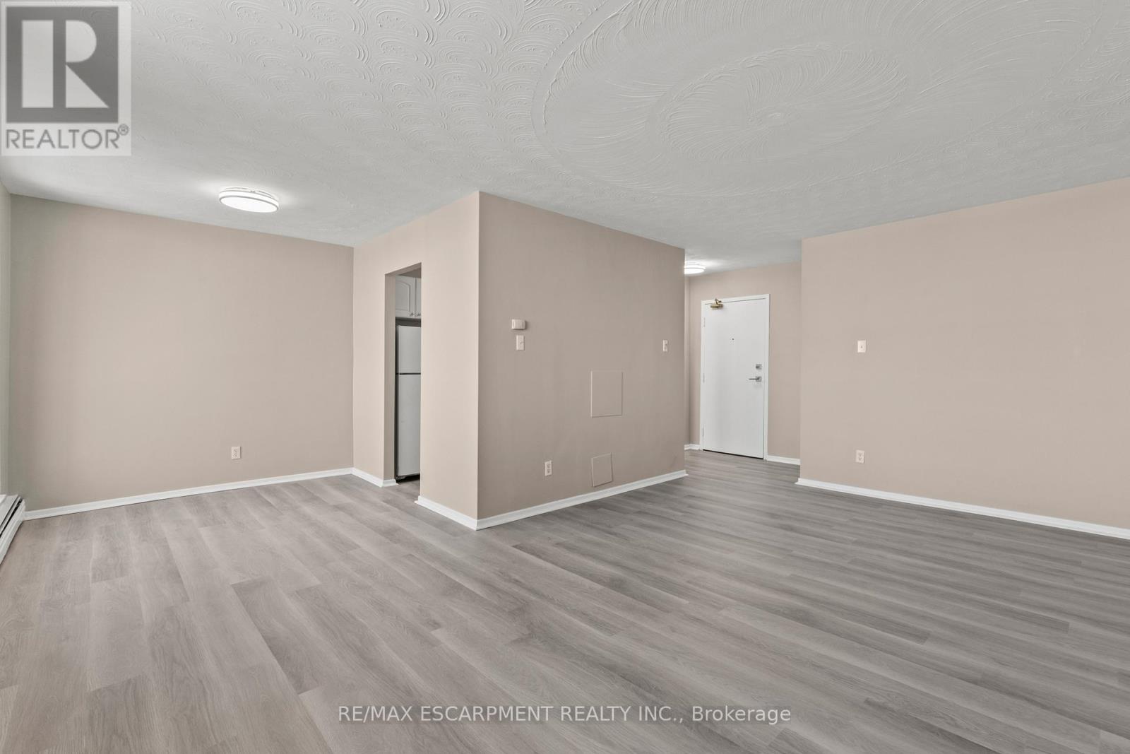 1004 - 359 Geneva Street, St. Catharines, ON - Indoor Photo Showing Other Room