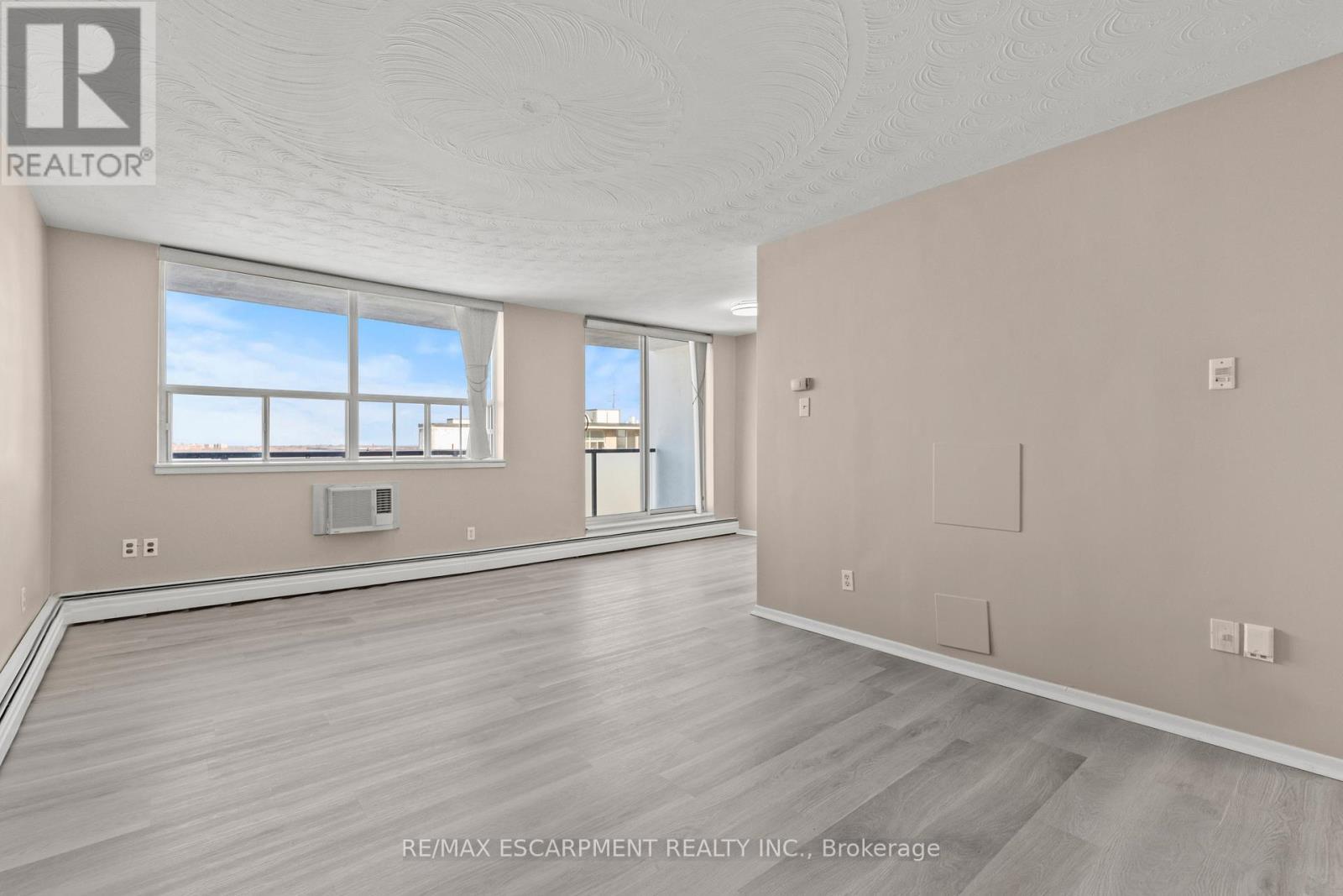 1004 - 359 Geneva Street, St. Catharines, ON - Indoor Photo Showing Other Room