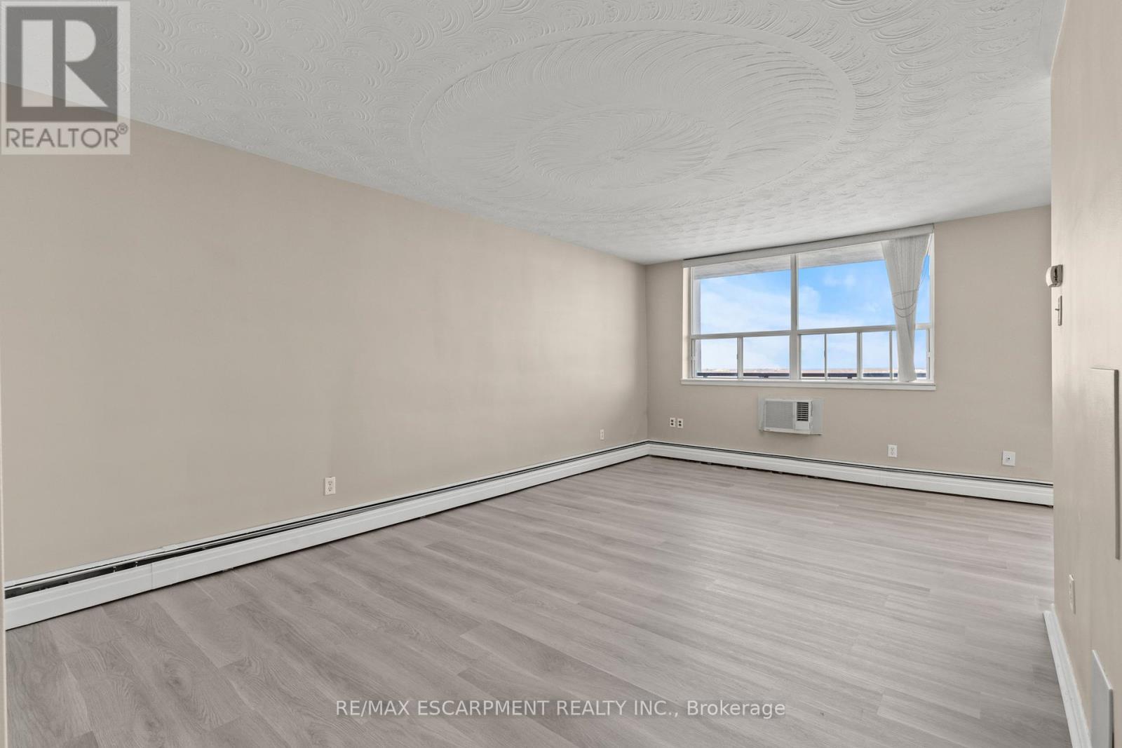 1004 - 359 Geneva Street, St. Catharines, ON - Indoor Photo Showing Other Room