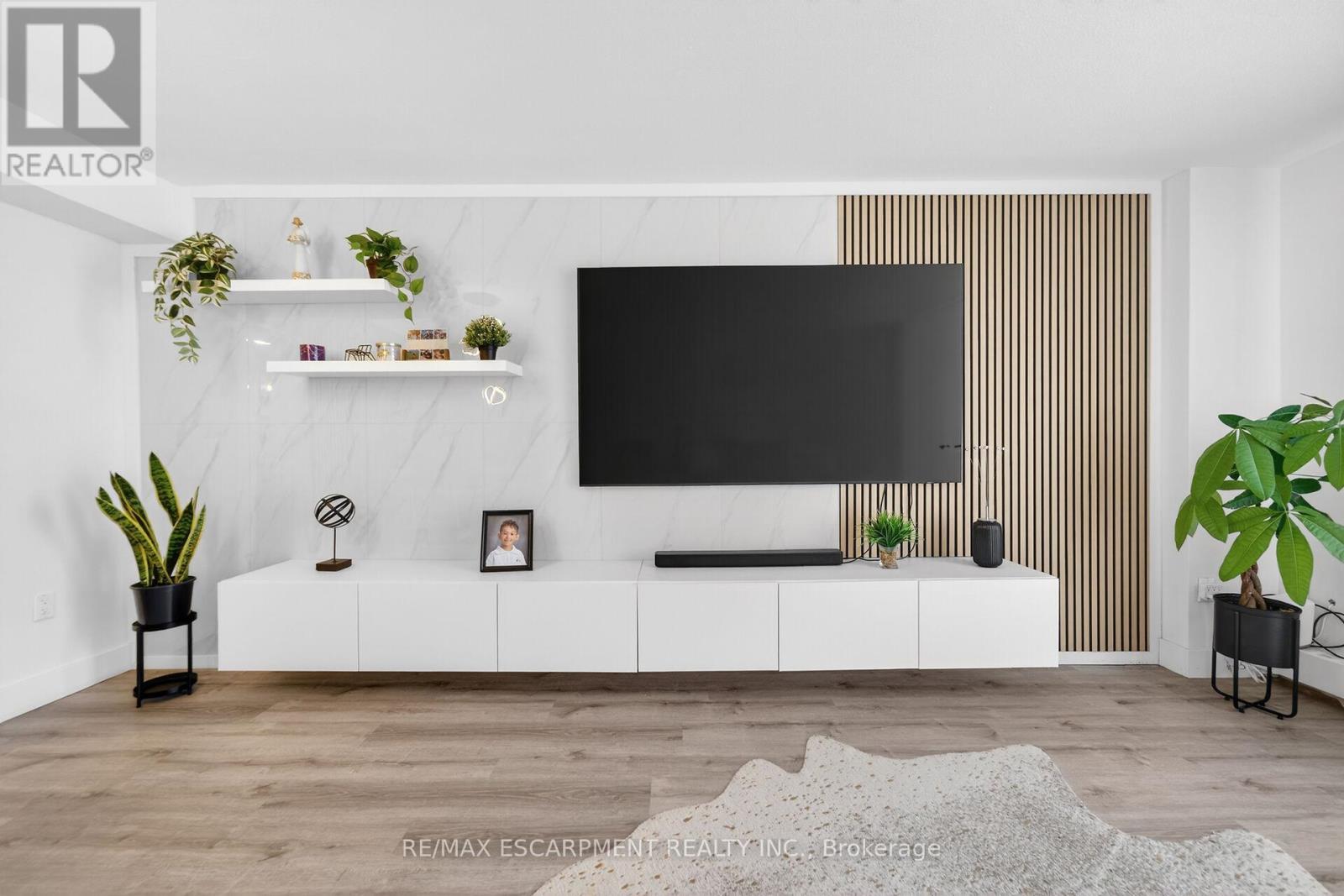 324 - 350 Quigley Road, Hamilton, ON - Indoor