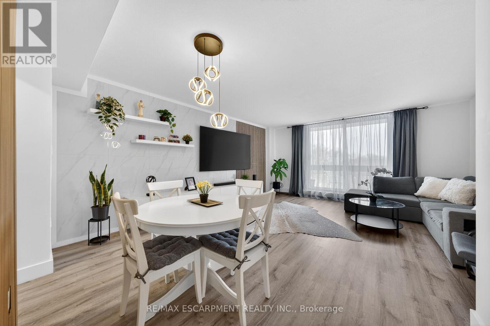 324 - 350 Quigley Road, Hamilton, ON - Indoor