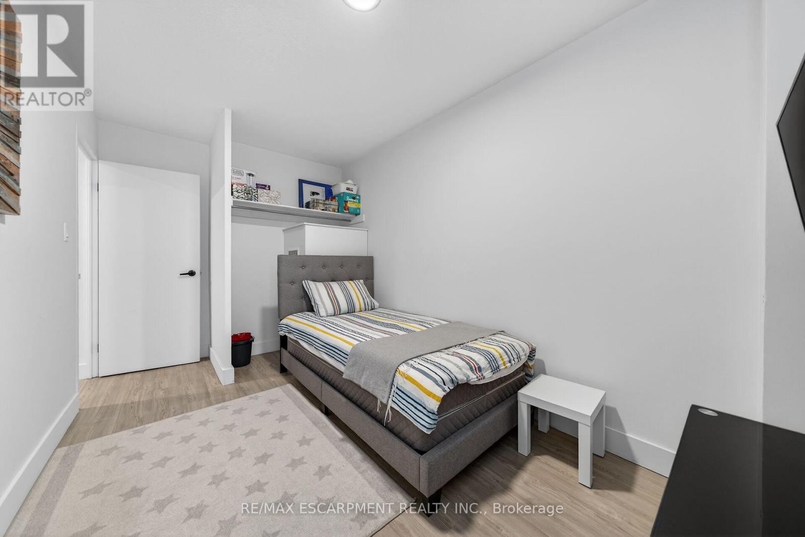 324 - 350 Quigley Road, Hamilton, ON - Indoor Photo Showing Bedroom