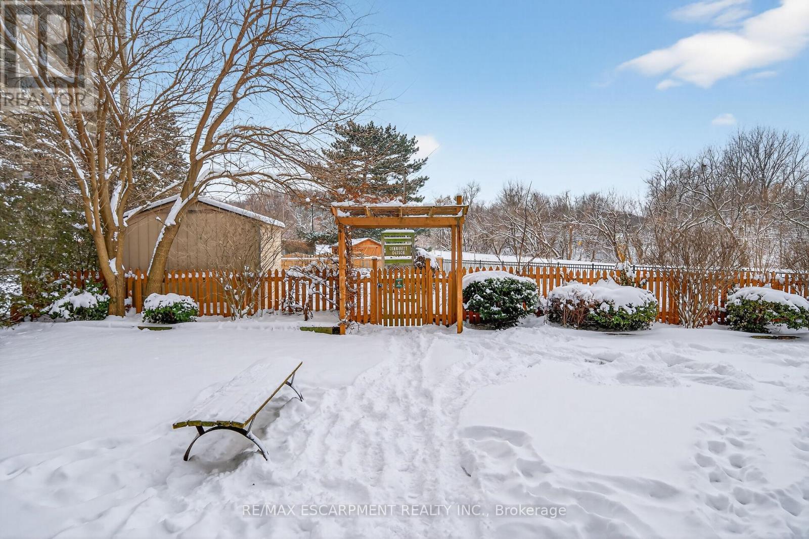 324 - 350 Quigley Road, Hamilton, ON - Outdoor