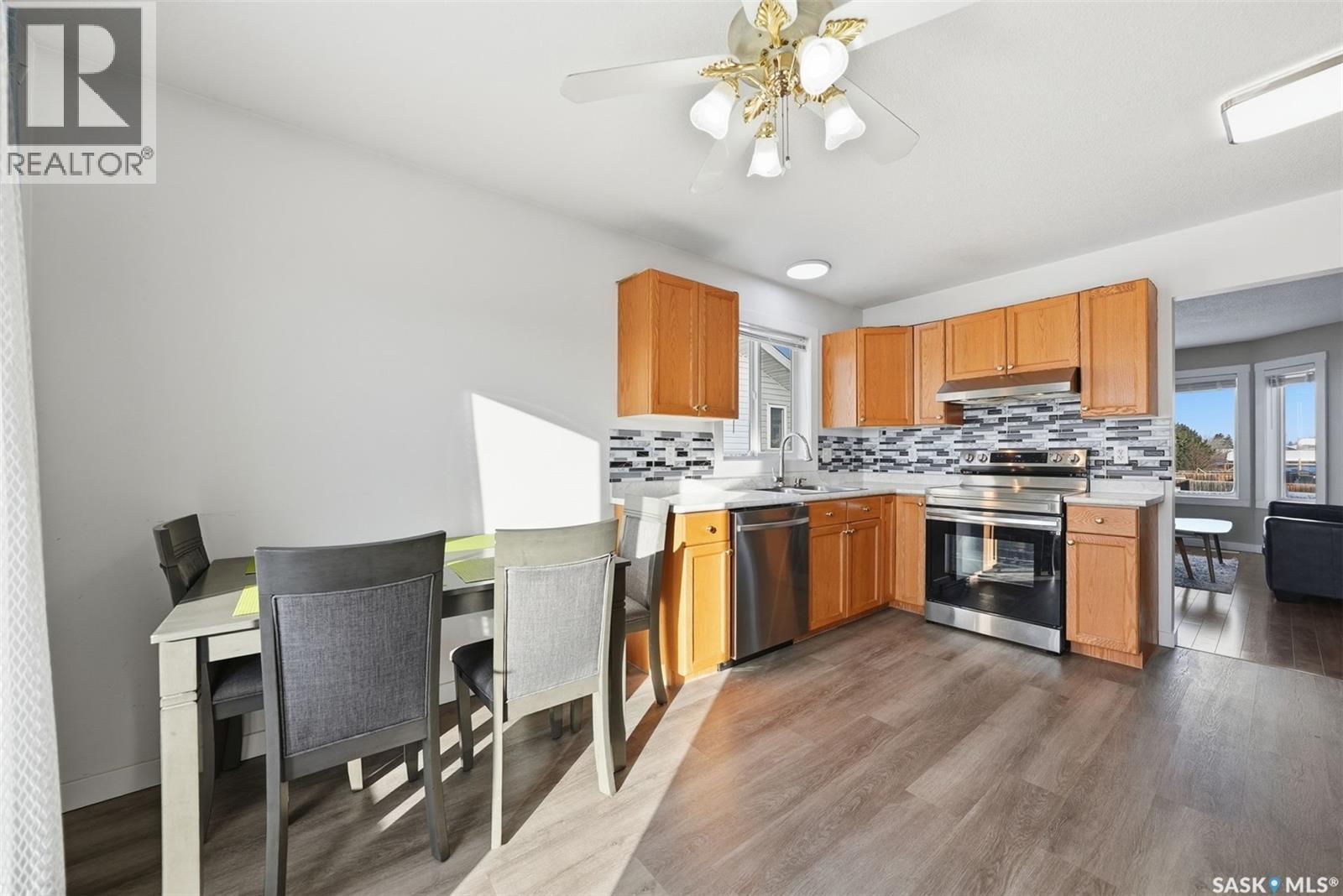 255 Southwood Drive, Prince Albert, SK - Indoor Photo Showing Kitchen
