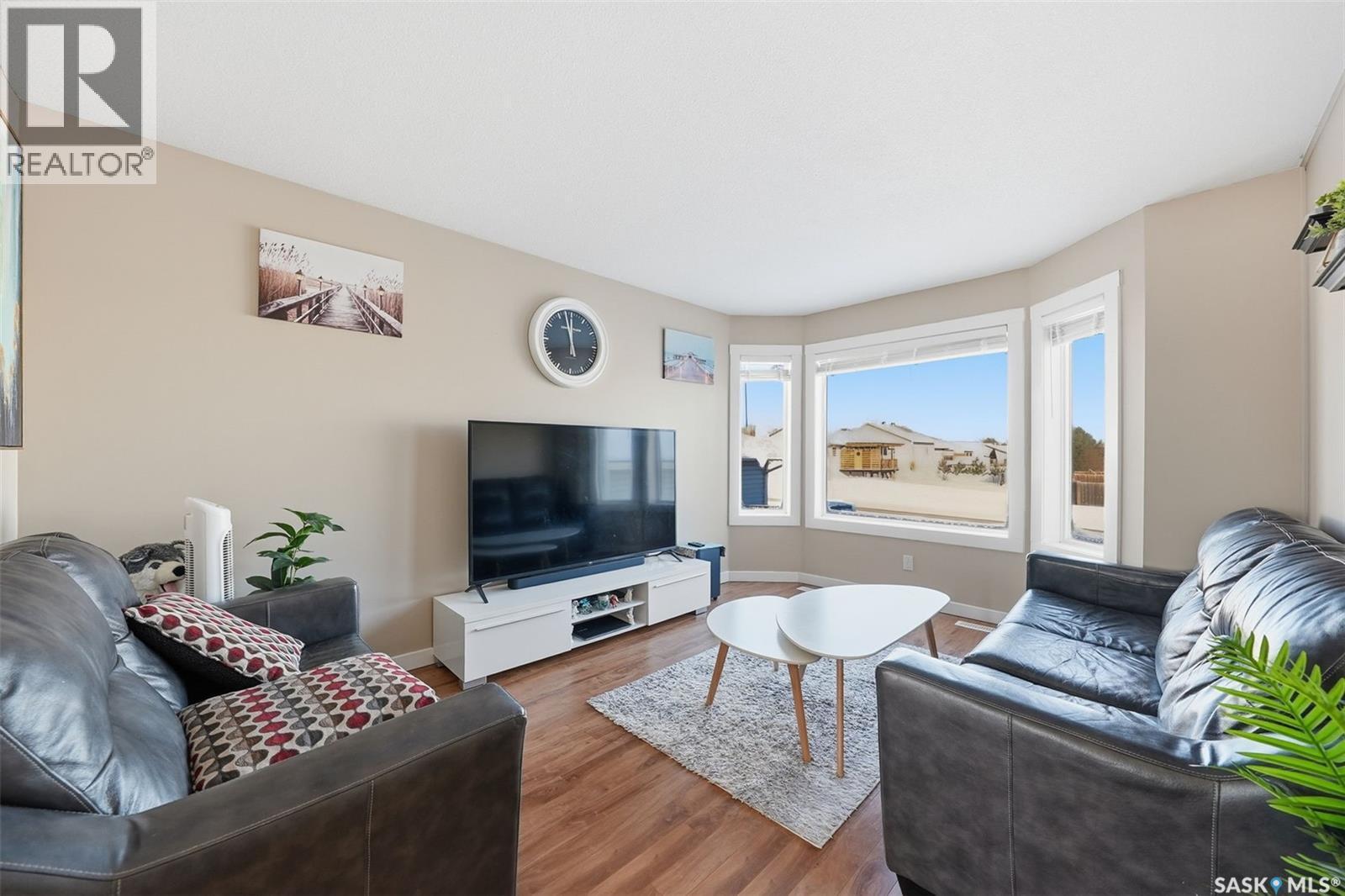 255 Southwood Drive, Prince Albert, SK - Indoor Photo Showing Living Room