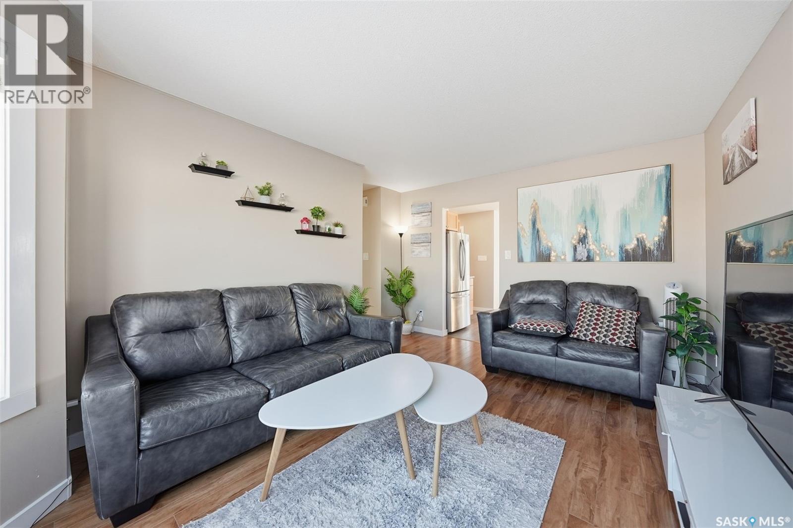 255 Southwood Drive, Prince Albert, SK - Indoor Photo Showing Living Room