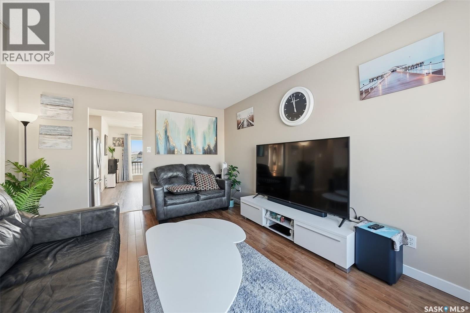 255 Southwood Drive, Prince Albert, SK - Indoor Photo Showing Living Room