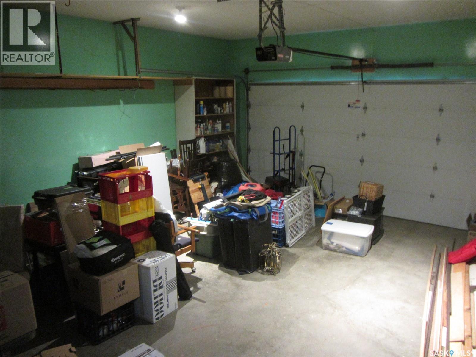 542 Christopher Lane, Saskatoon, SK - Indoor Photo Showing Garage
