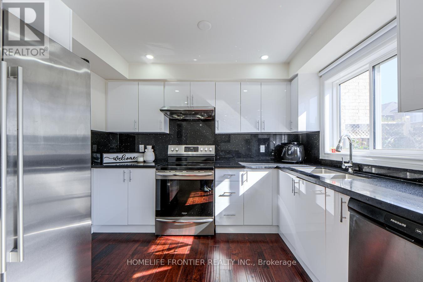 3391 Bruzan Crescent, Mississauga, ON - Indoor Photo Showing Kitchen