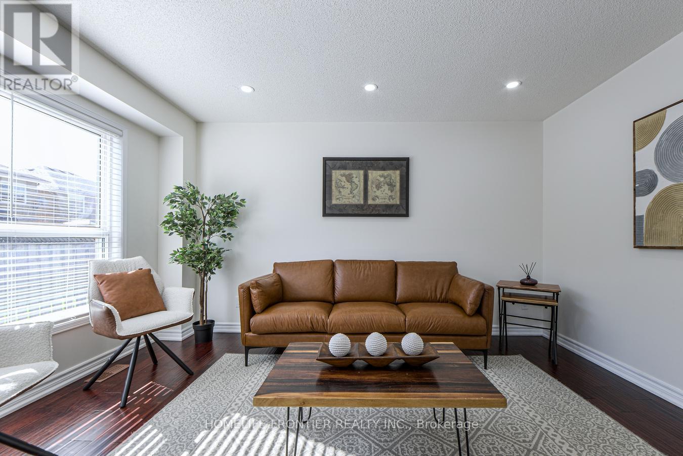 3391 Bruzan Crescent, Mississauga, ON - Indoor Photo Showing Living Room